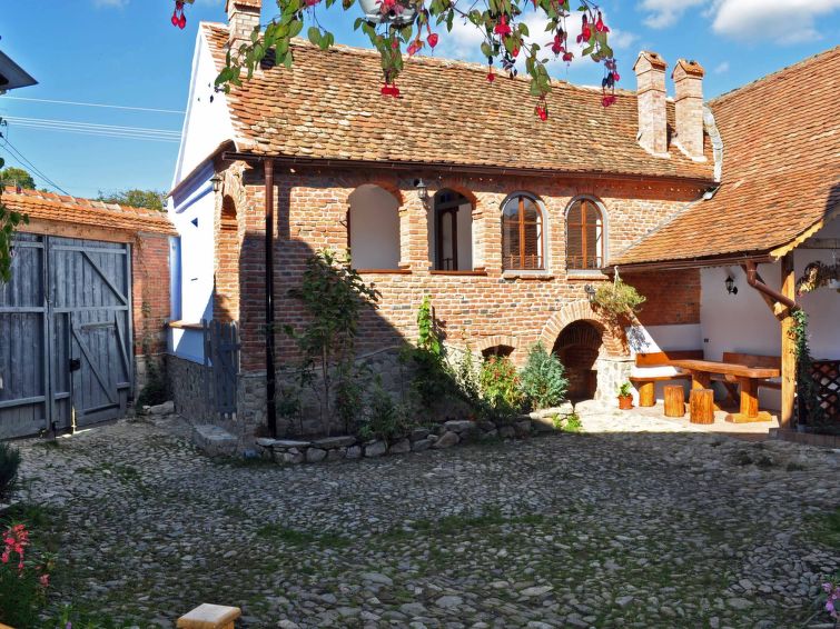 Gezellig vakantiehuis met open haard en bergzicht in Vale in Vale