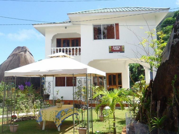 Vrijstaand appartement in Beau Vallon op 700 m van zee in Beau Vallon