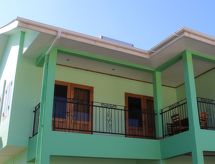 Charmant appartement aan Grand Anse met BBQ, 250m van zee | Beau Vallon - thumbnail 2