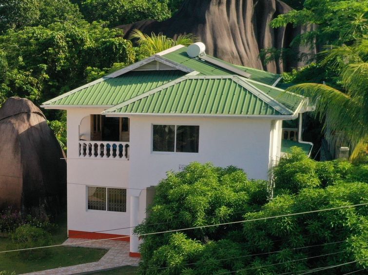 Op 400 m van zee: Vrijstaand vakantiehuis in Beau Vallon in Beau Vallon