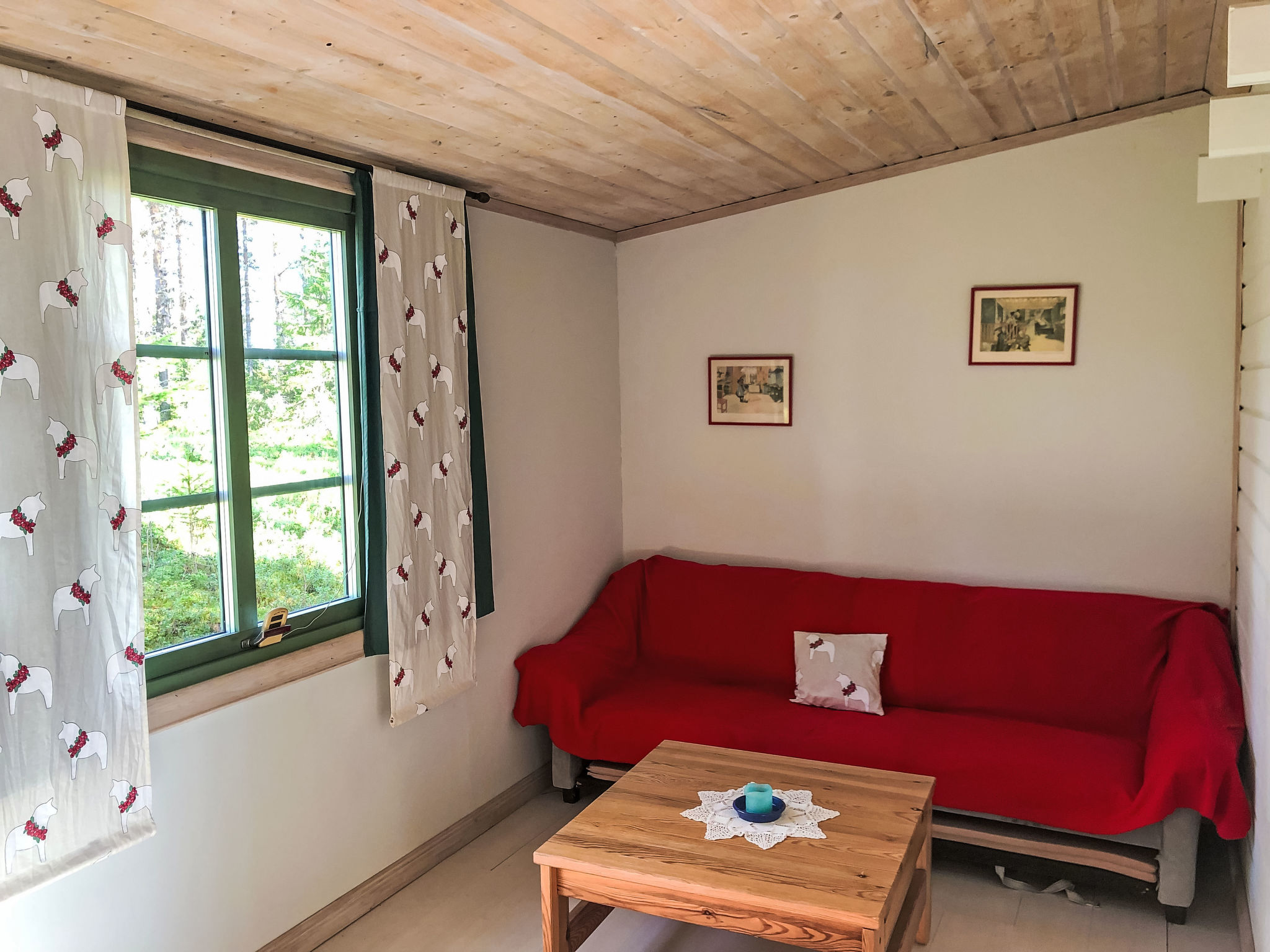 Maison Schwedisches Holzhaus mit Grill und Terrasse – Séjour, photo 10 sur 24