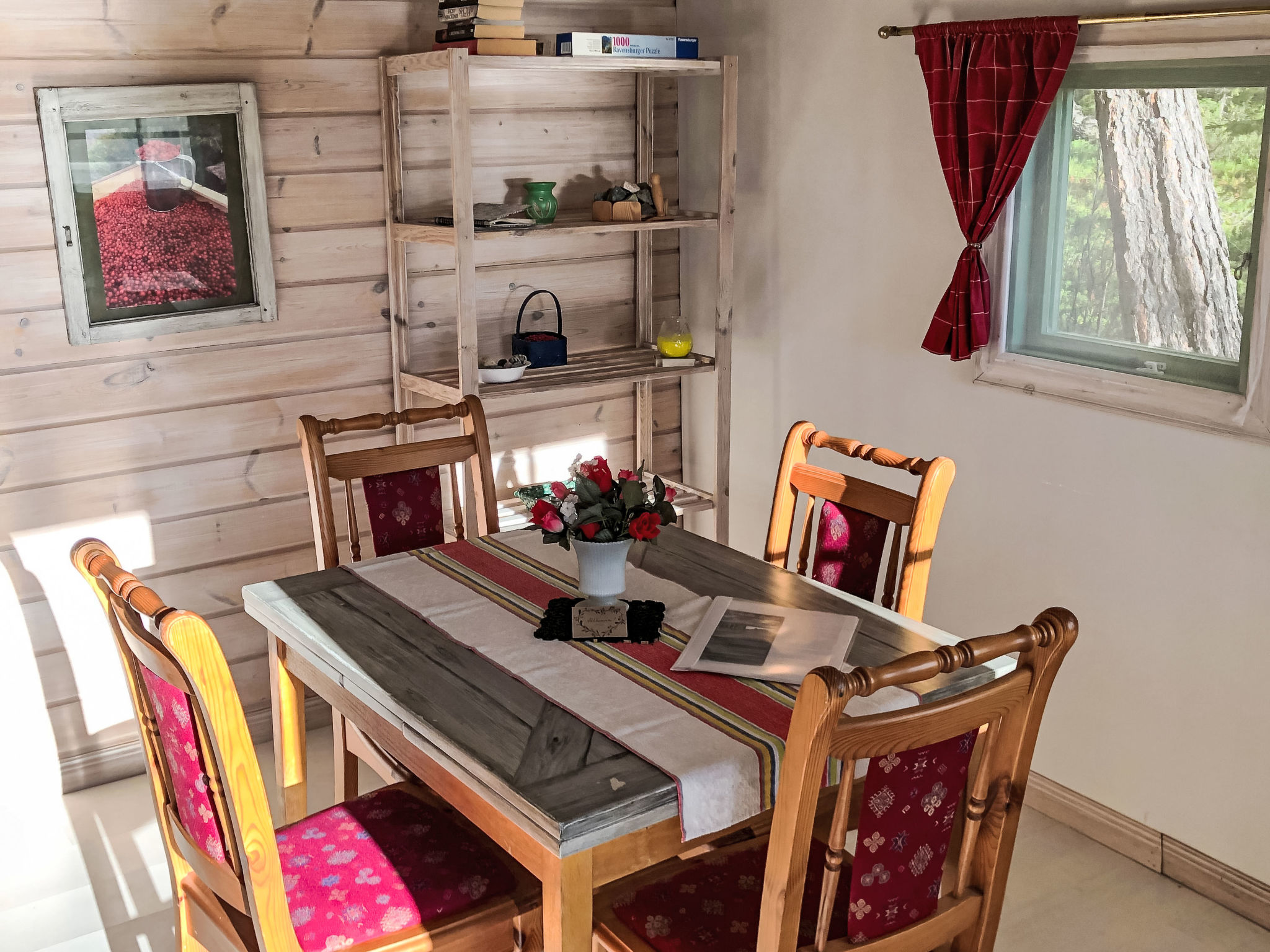 Maison Schwedisches Holzhaus mit Grill und Terrasse – Cuisine et coin repas, photo 12 sur 24