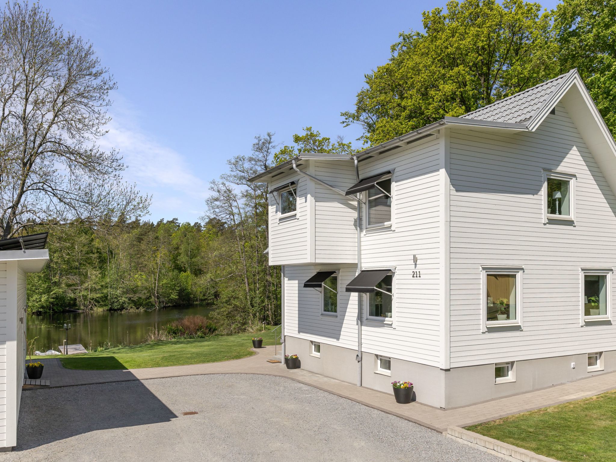 Moderne villa aan de rivier met eigen boot en steiger in Asarum, Blekinge - foto 22