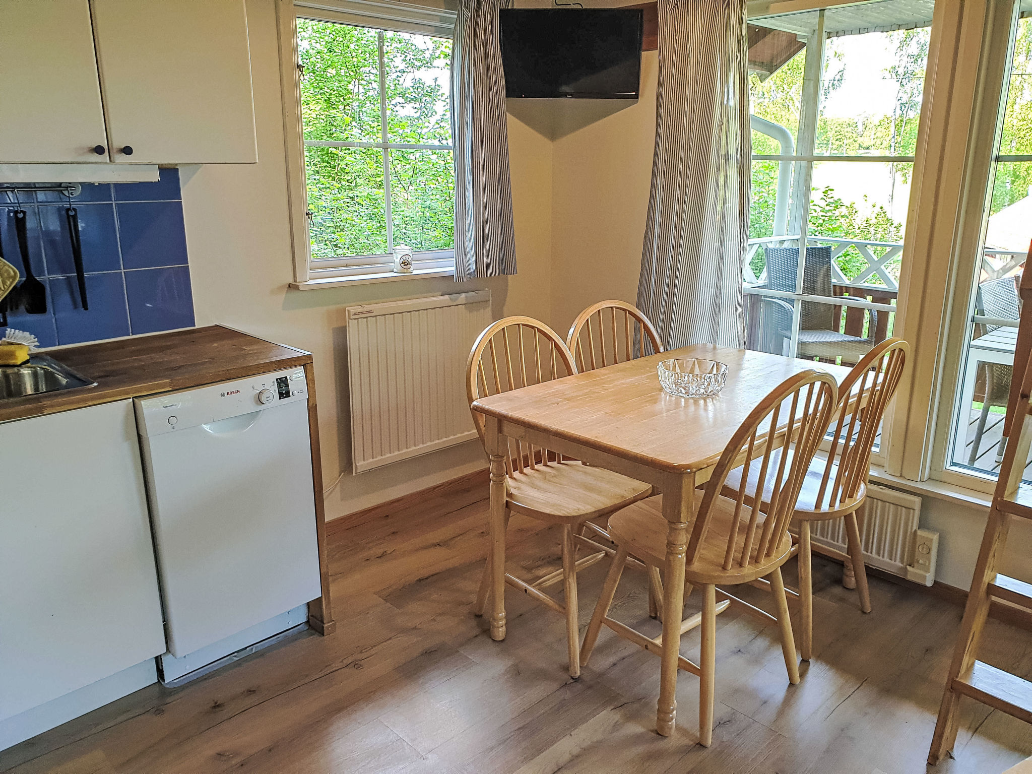 Holzhaus mit überdachter Terrasse