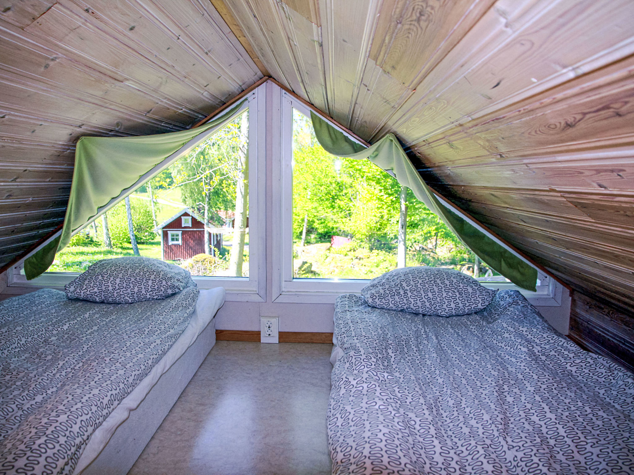Holzhaus mit überdachter Terrasse - Binnen