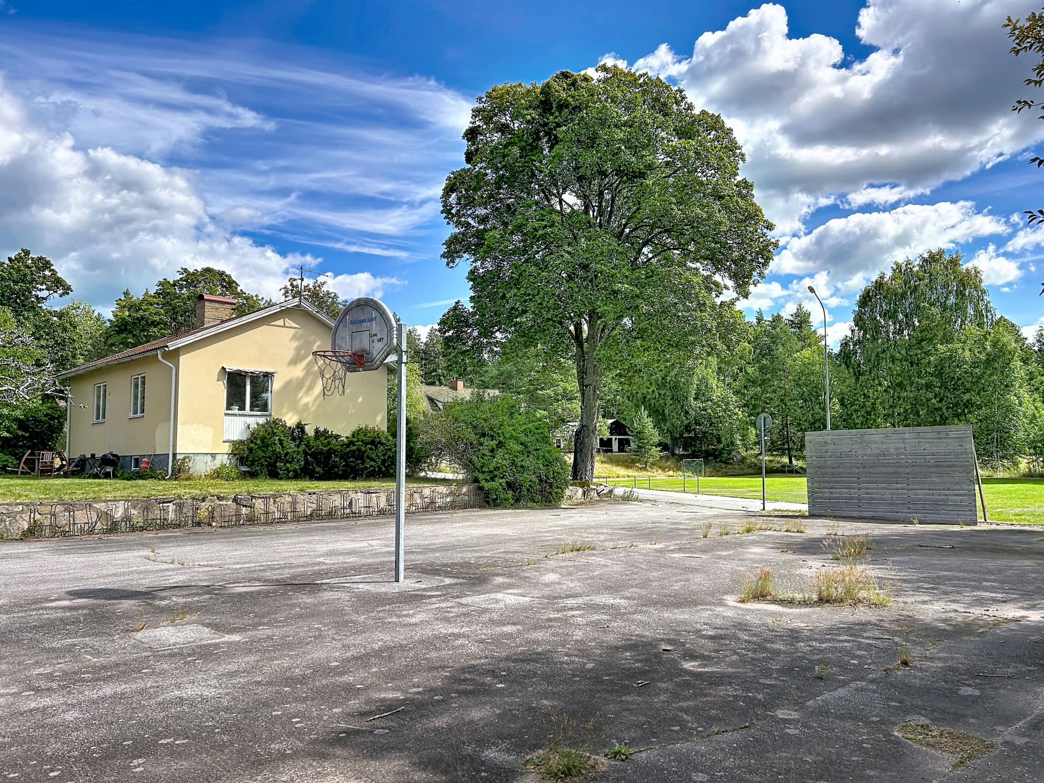 Skolhuset - Buiten