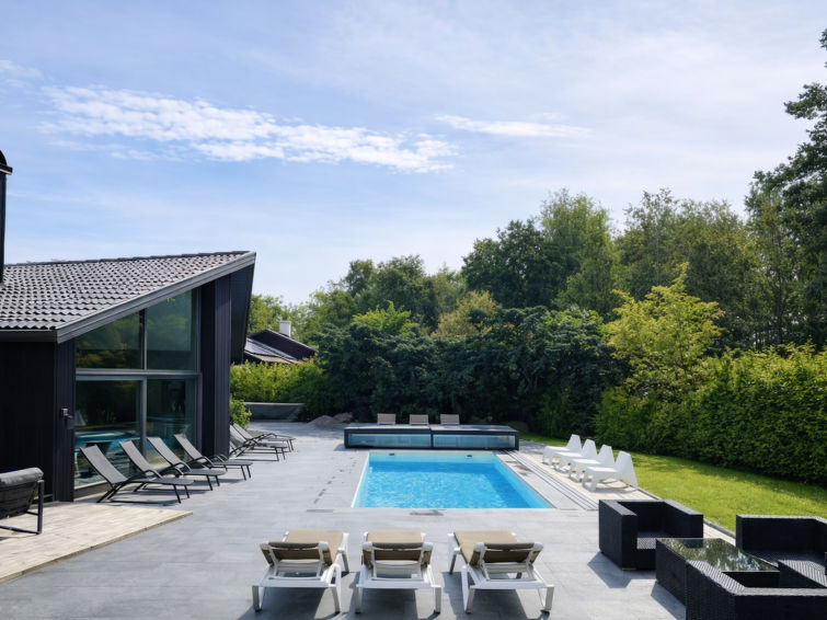 Villa op 800 m van zee in Halmstad met verwarmd zwembad en whirlpool