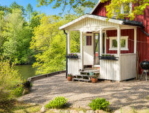 Knäredsdrömmen: Vrijstaand huis aan de rivier met roeiboot en grote tuin - thumbnail 6