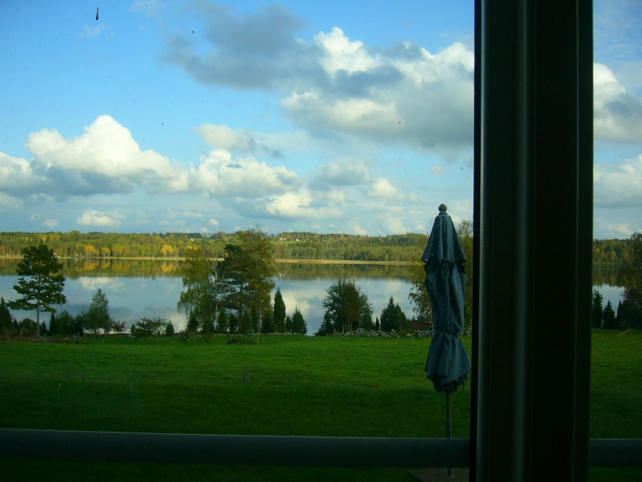 Haus mit toller Aussicht an einem schönen See-Inside