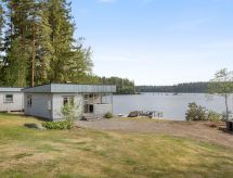 Vrijstaand vakantiehuis aan het meer in Småland met roeiboot en eigen steiger - thumbnail 1