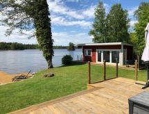 Vrijstaand vakantiehuis met sauna, tuin en terras direct aan het meer in Holmsjö - thumbnail 4