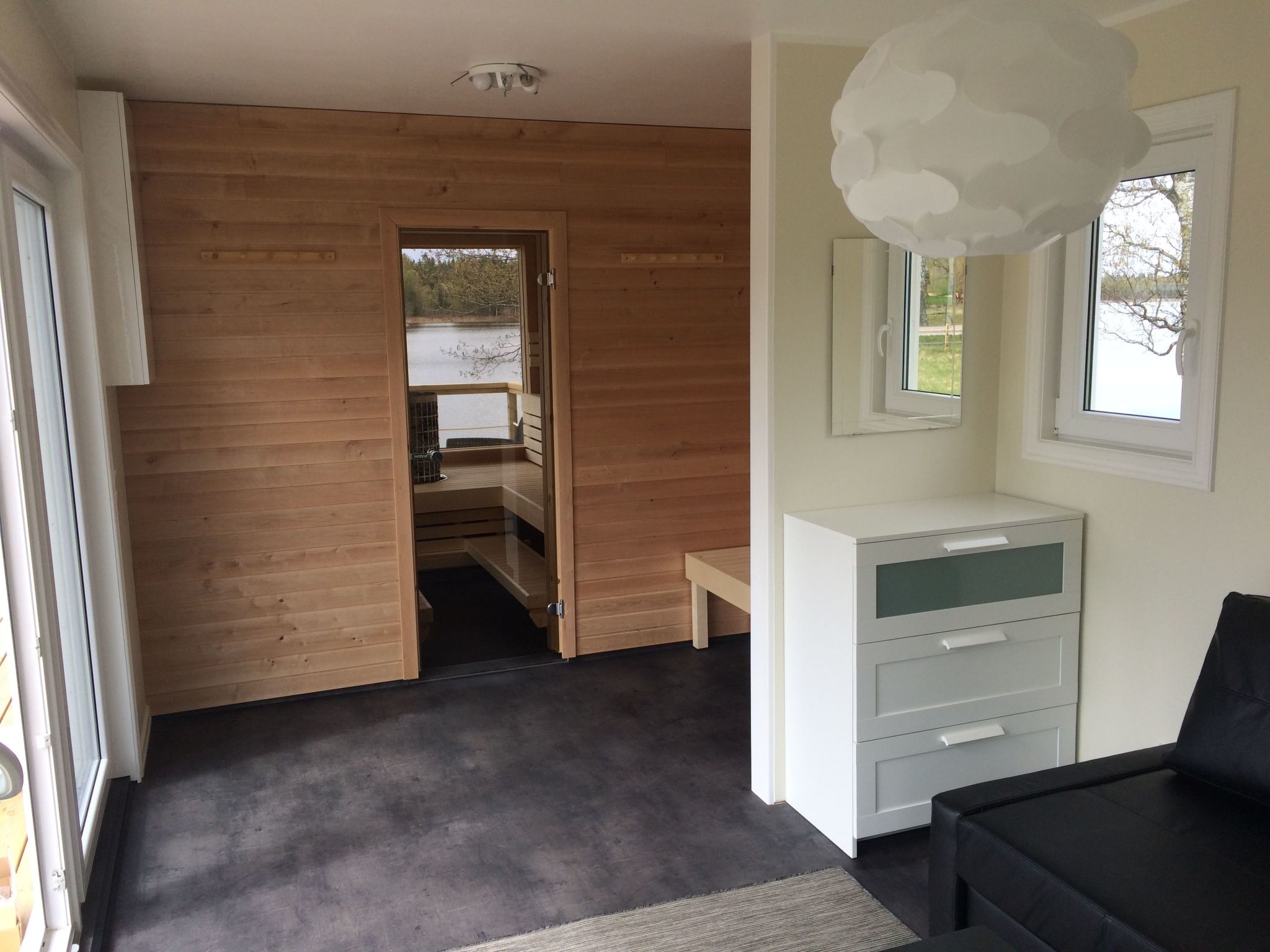 Mit Garten und Holzterrasse am See-Binnen