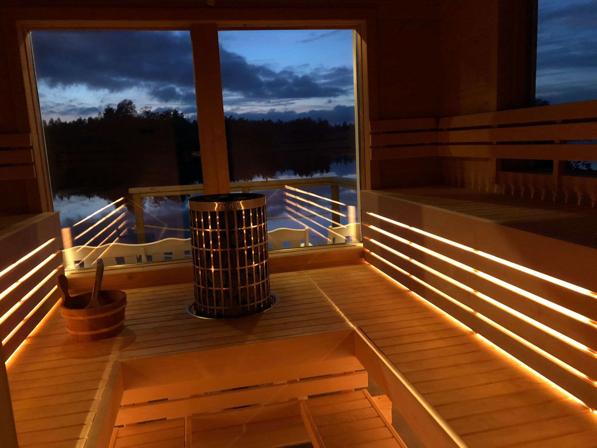 Mit Garten und Holzterrasse am See-Binnen