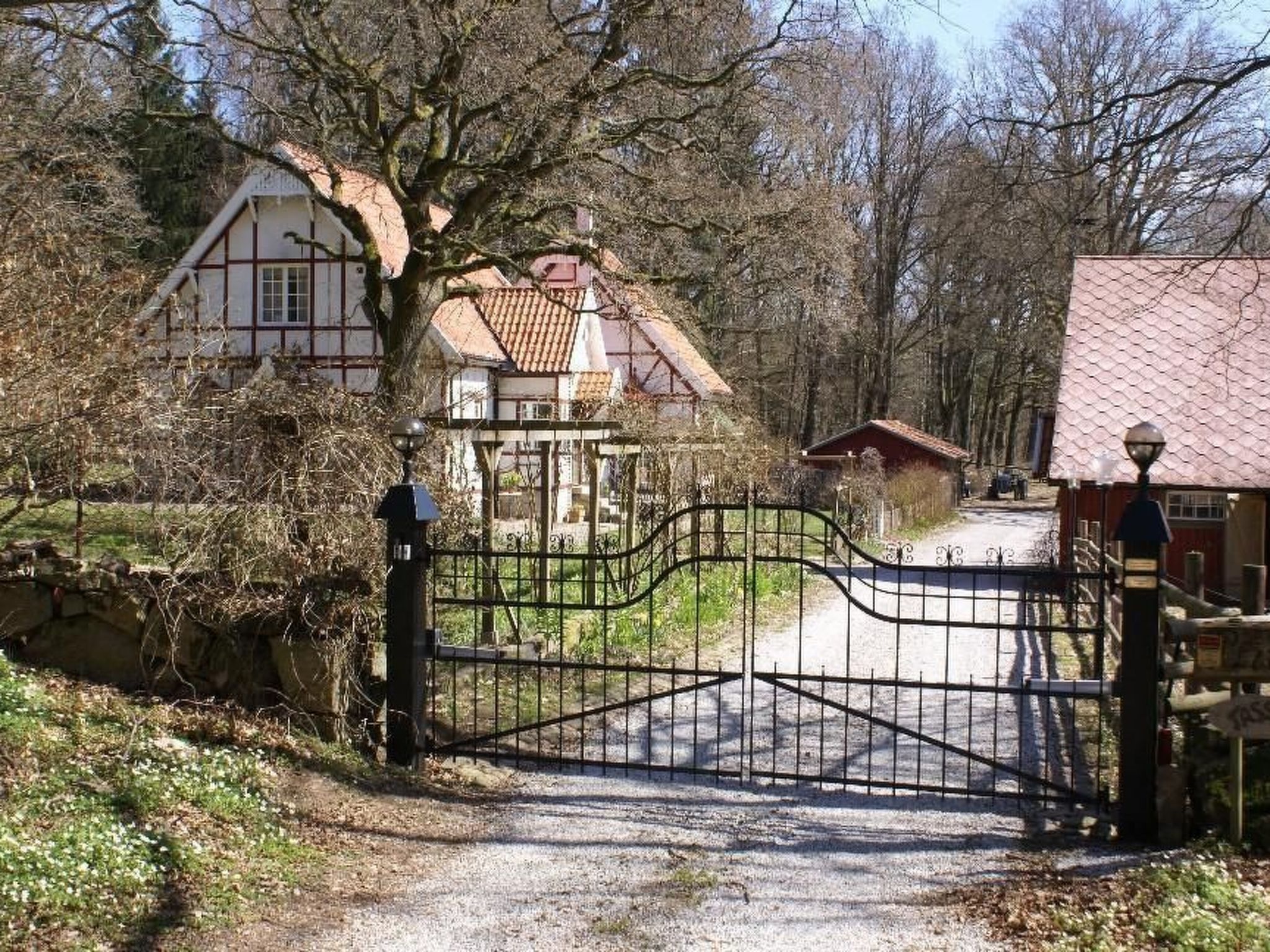 Mit Balkon, Terrasse und Garten-Binnen