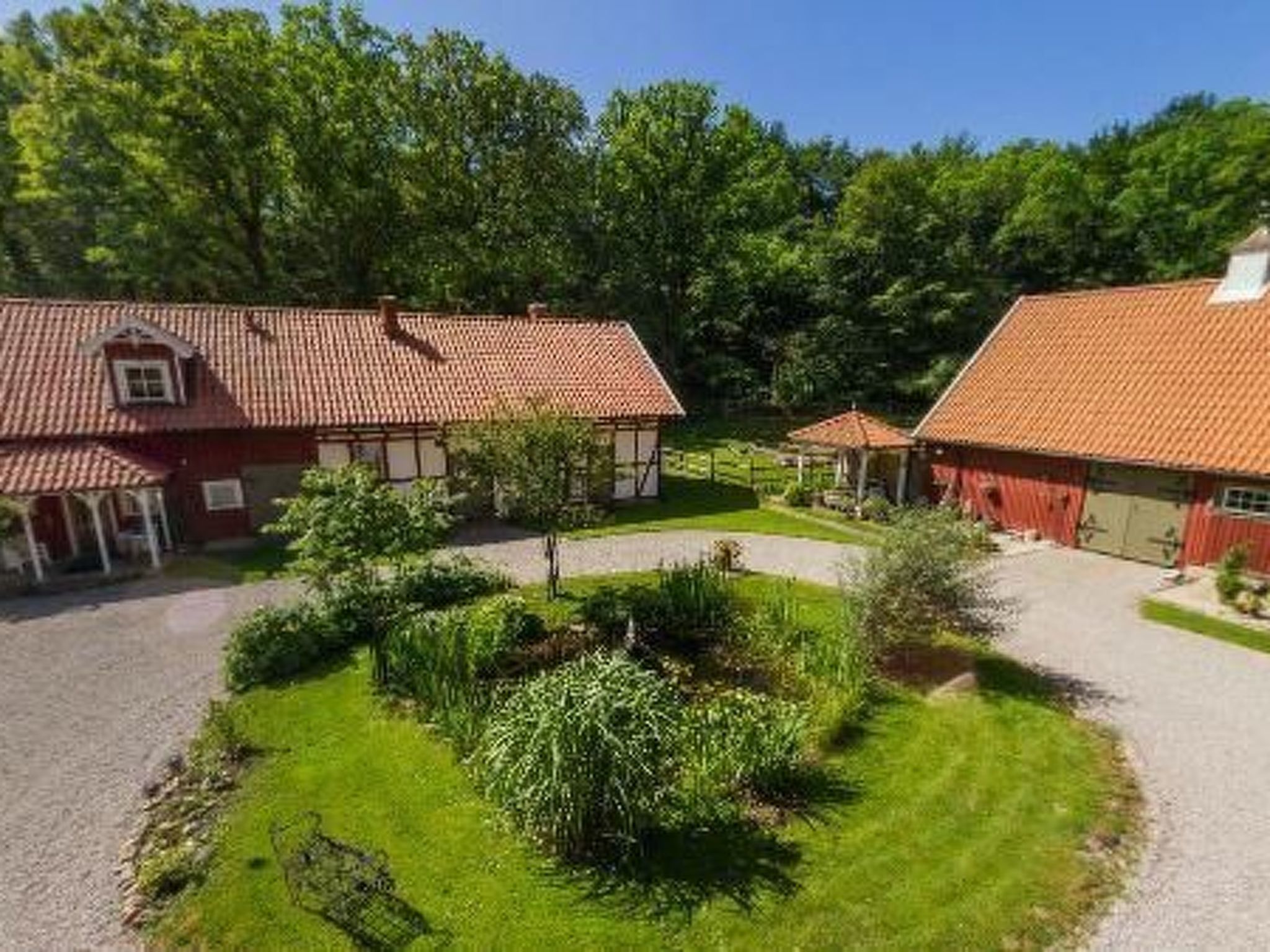 Mit Balkon, Terrasse und Garten-Binnen
