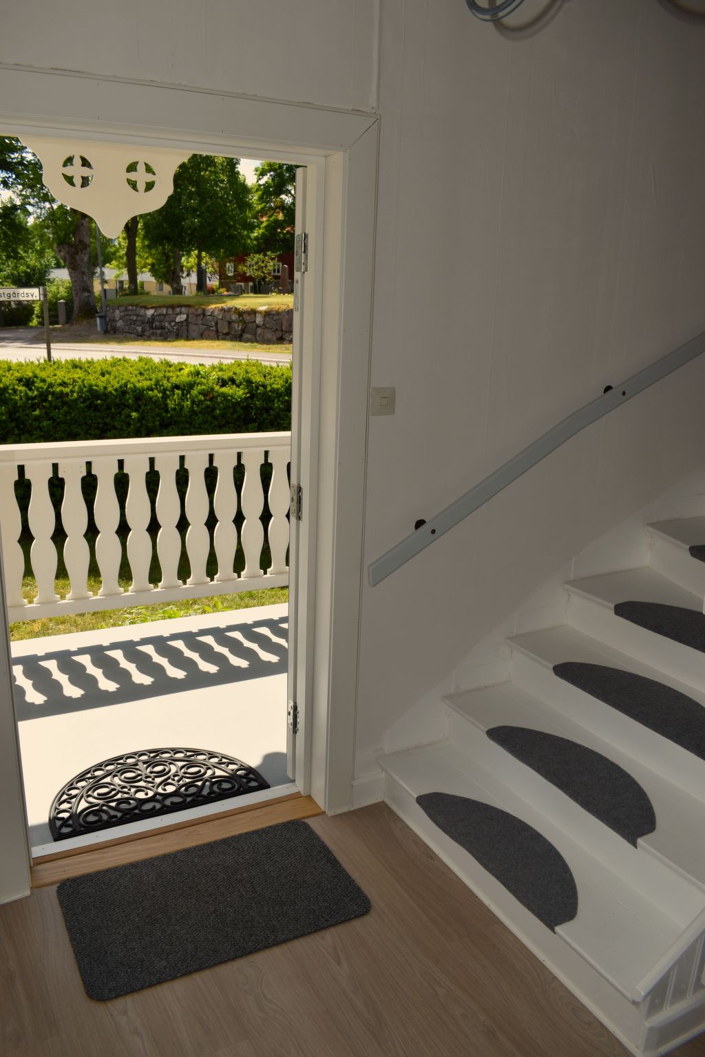 Typisch schwedisches Ferienhaus mit Garten-Drinnen