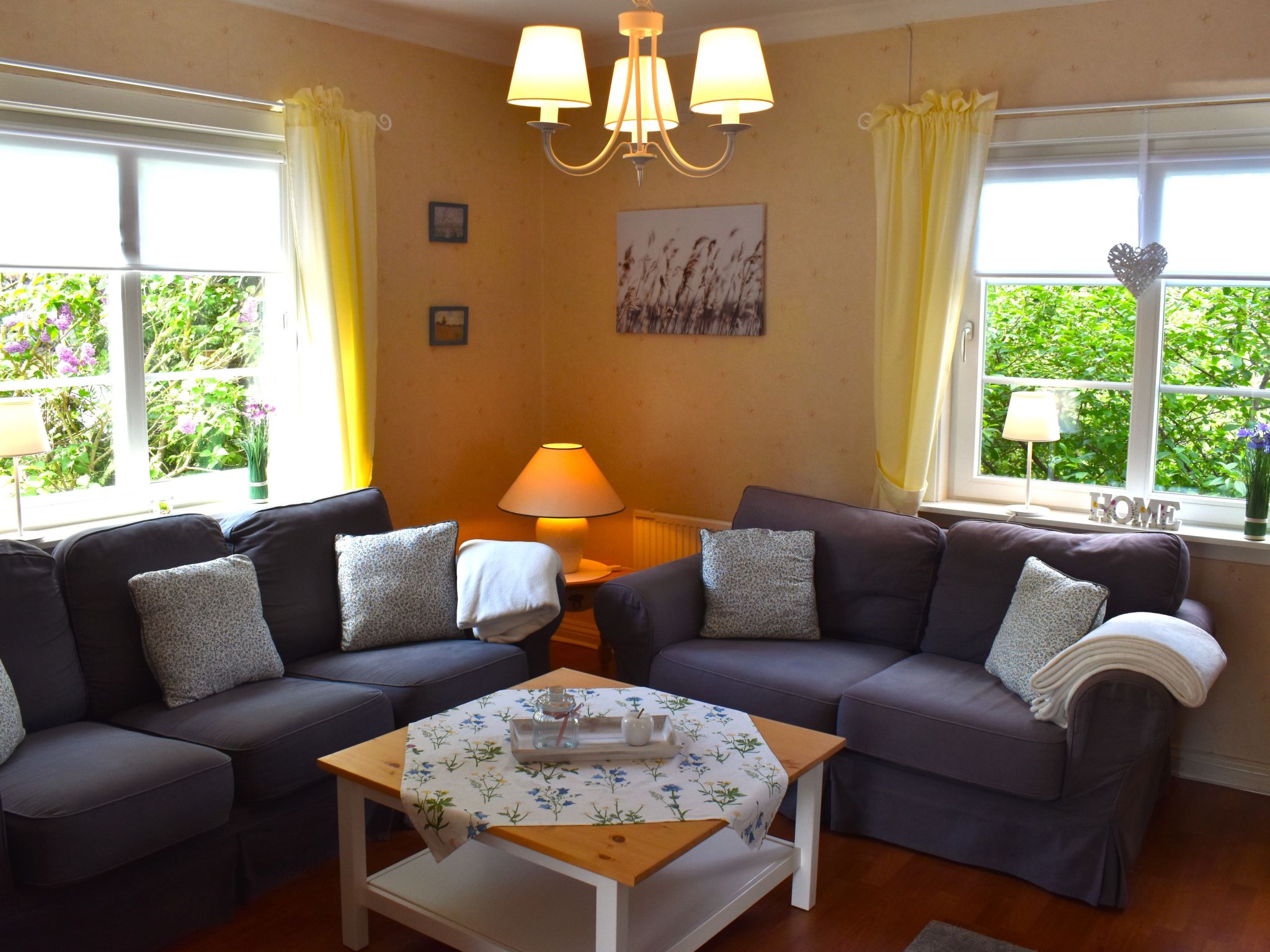 Typisch schwedisches Ferienhaus mit Garten-Drinnen