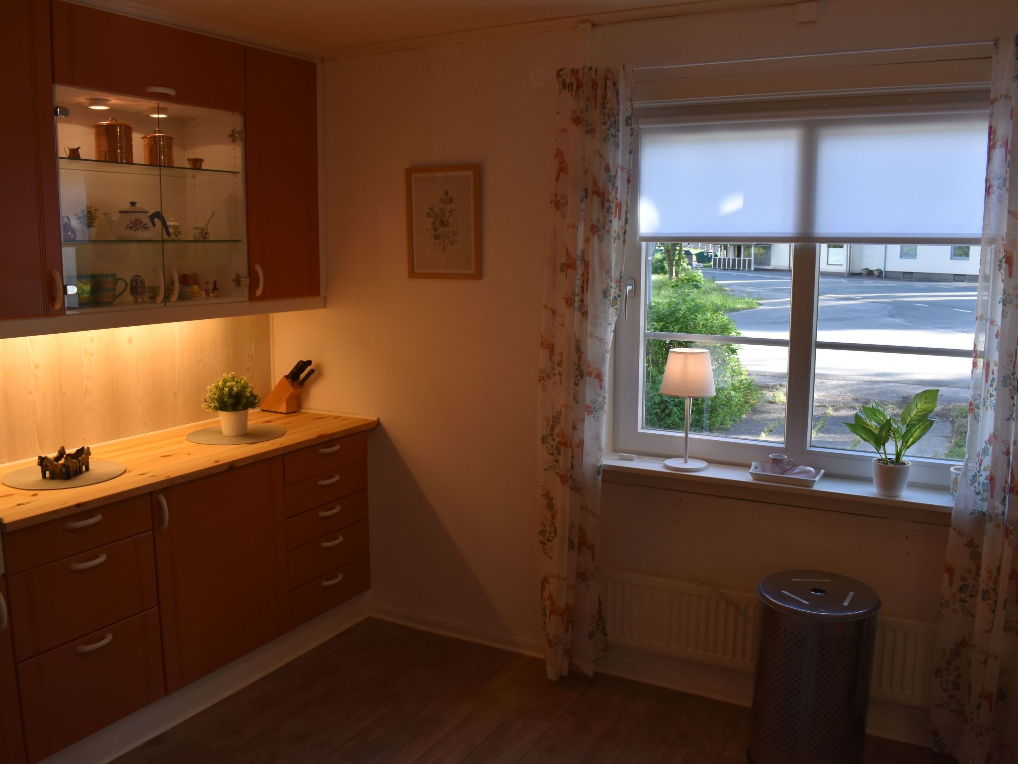 Typisch schwedisches Ferienhaus mit Garten-Drinnen