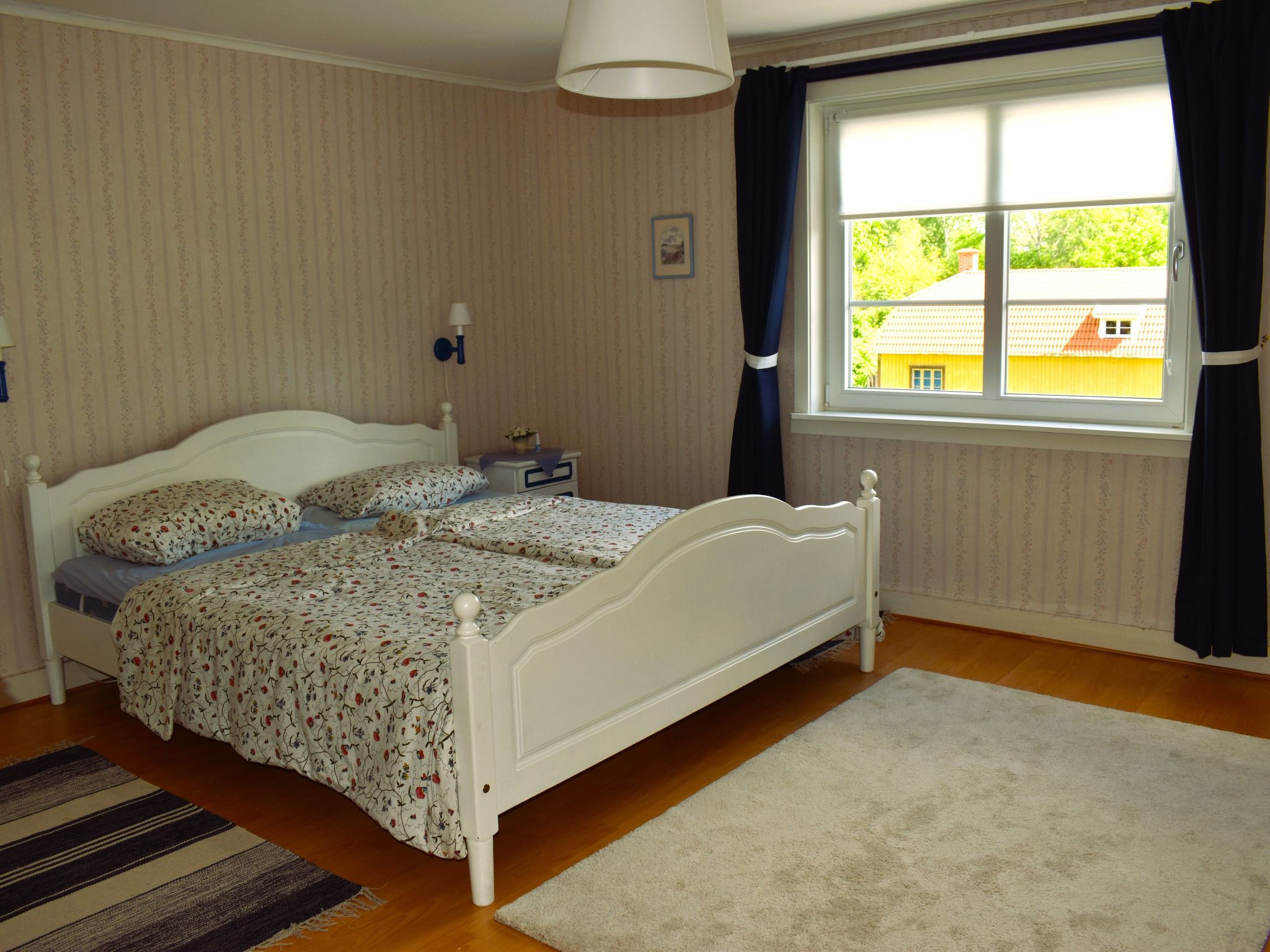 Typisch schwedisches Ferienhaus mit Garten-Drinnen