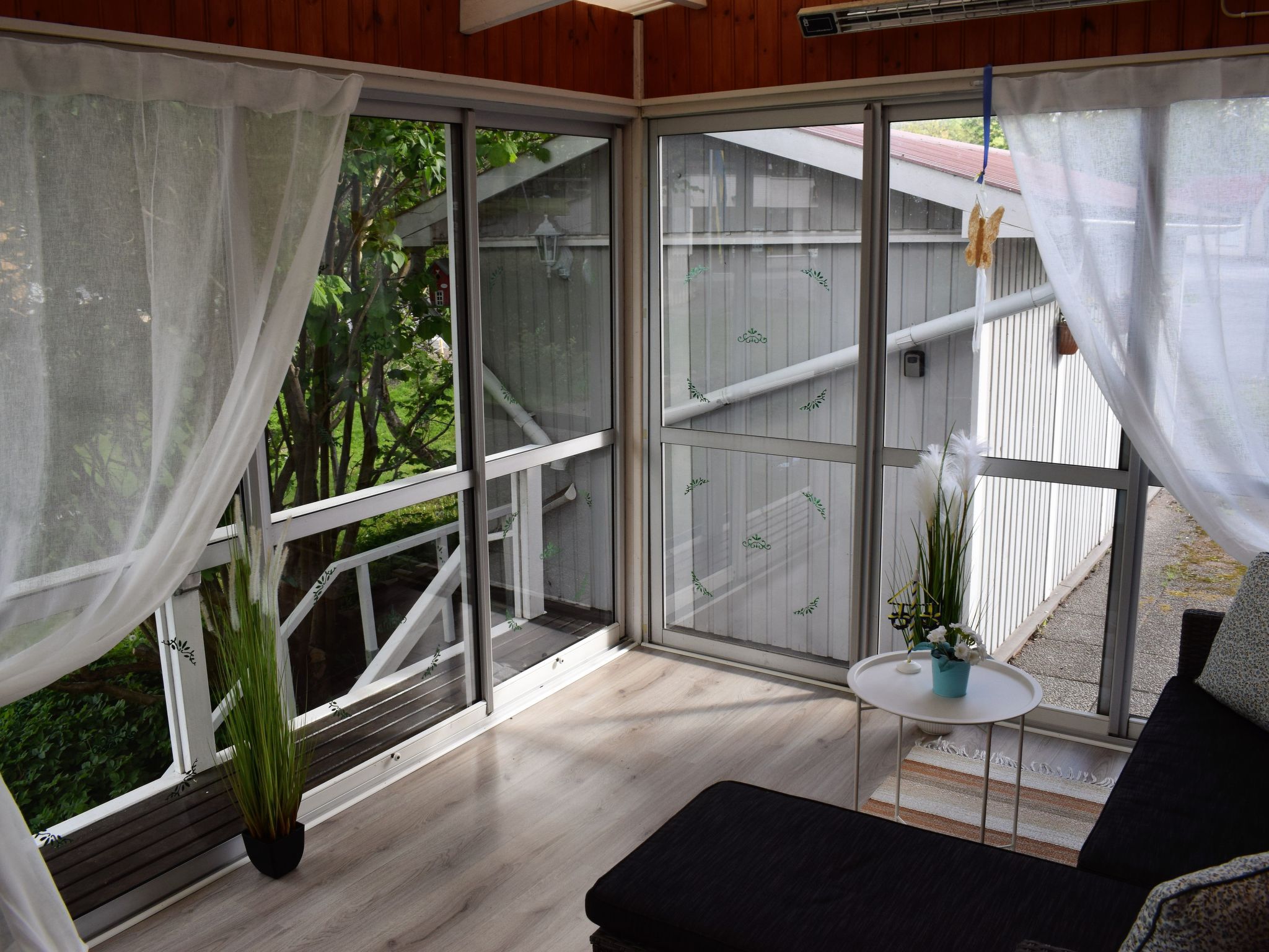 Typisch schwedisches Ferienhaus mit Garten-Drinnen