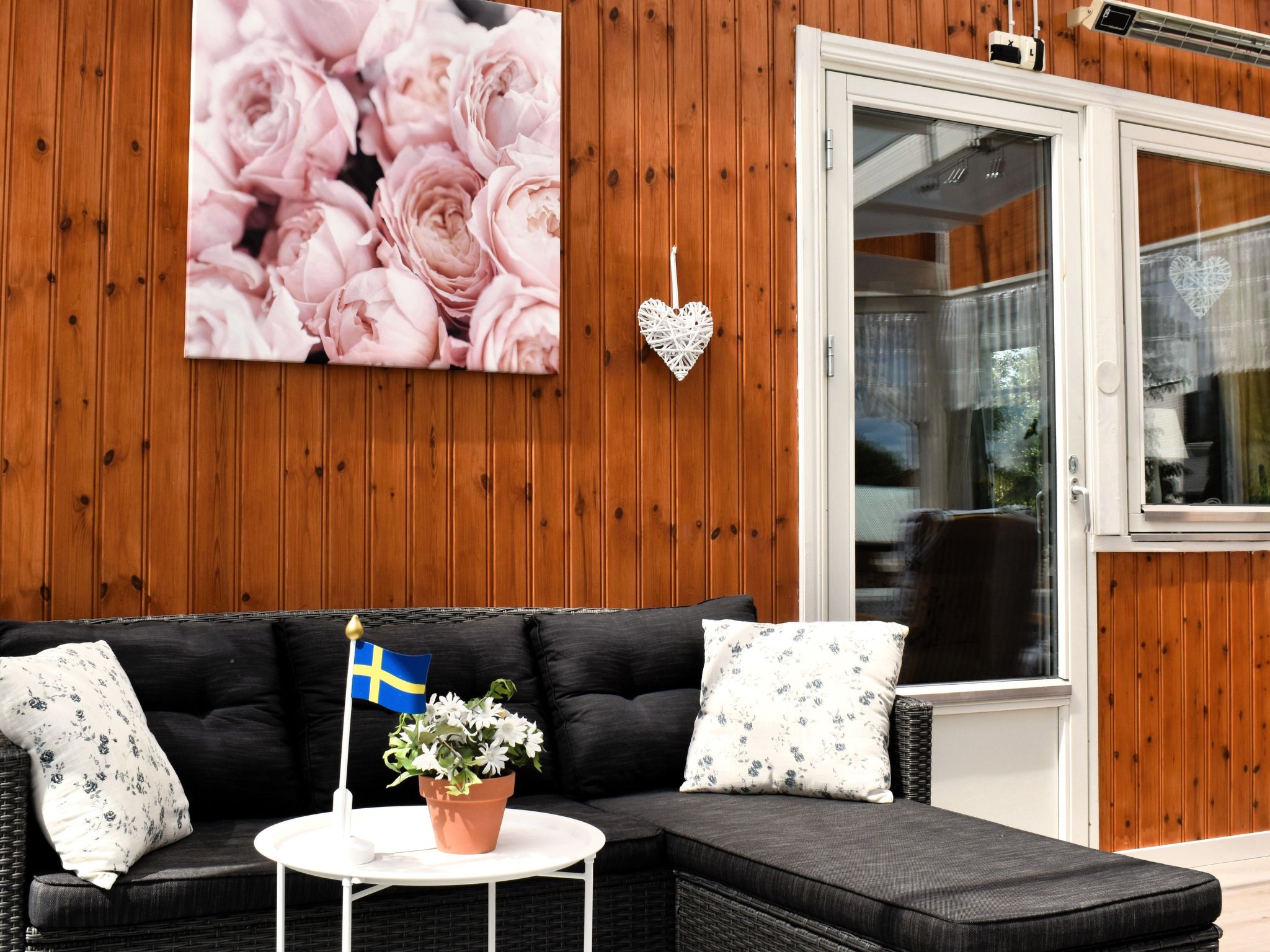 Typisch schwedisches Ferienhaus mit Garten-Drinnen