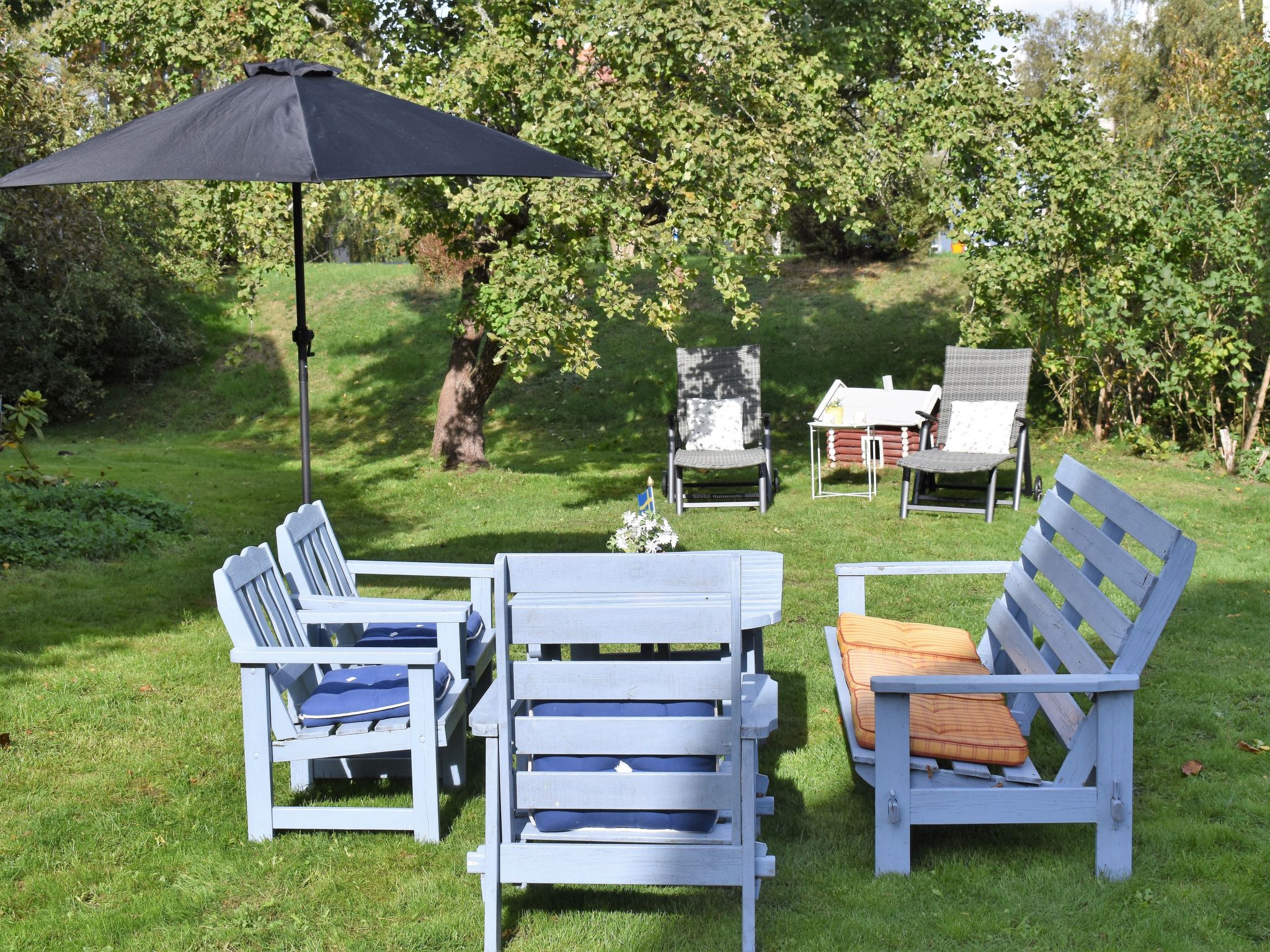 Typisch schwedisches Ferienhaus mit Garten-Drinnen