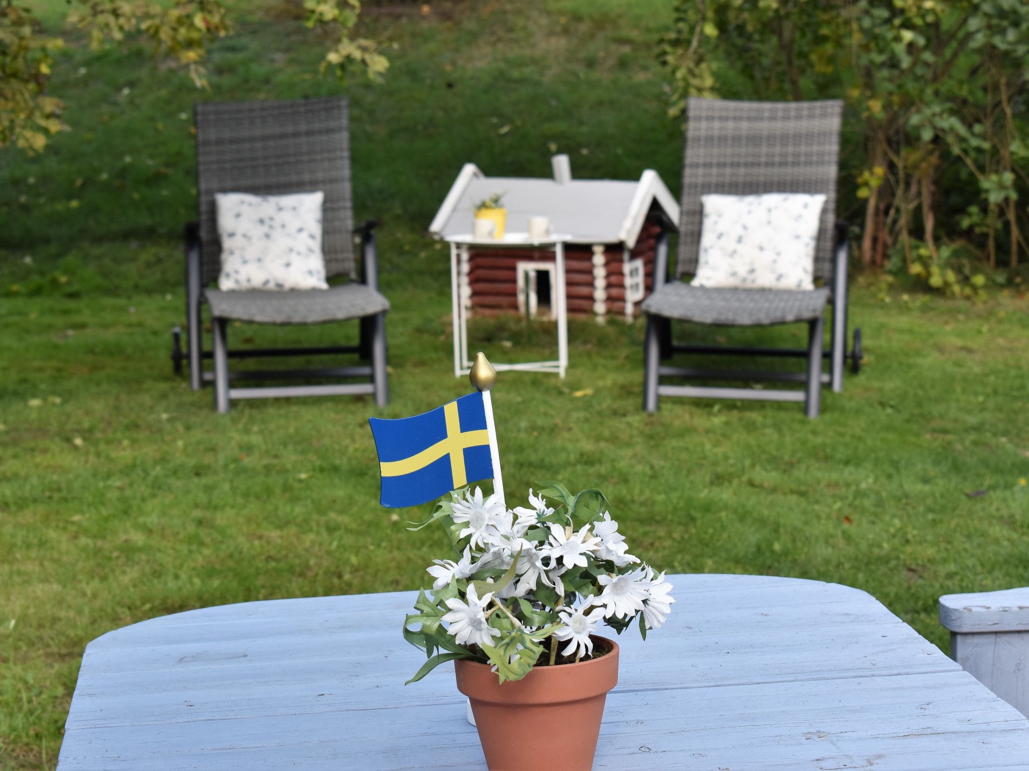 Typisch schwedisches Ferienhaus mit Garten-Drinnen