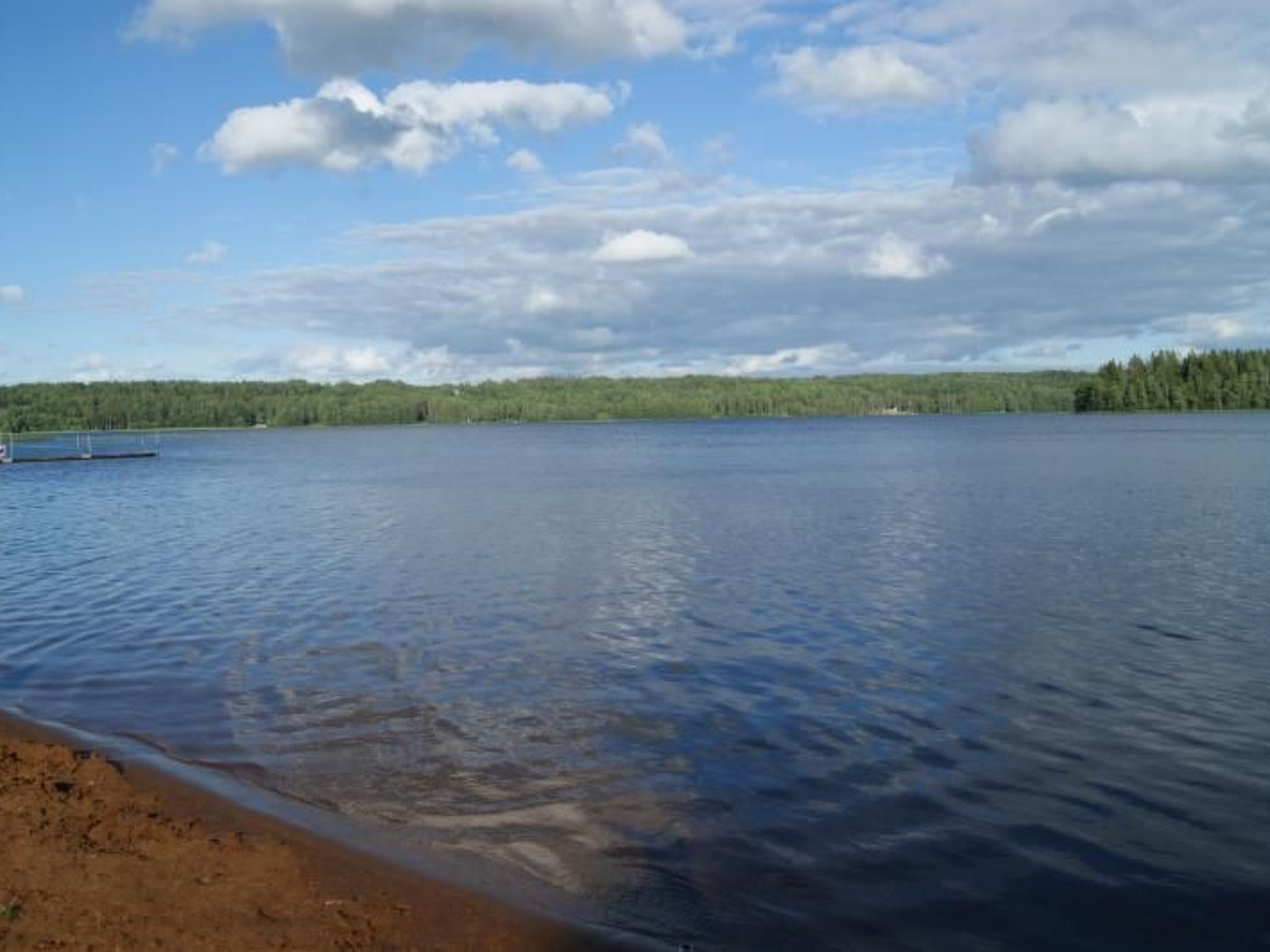 Typisch schwedisches Ferienhaus mit Garten-Drinnen