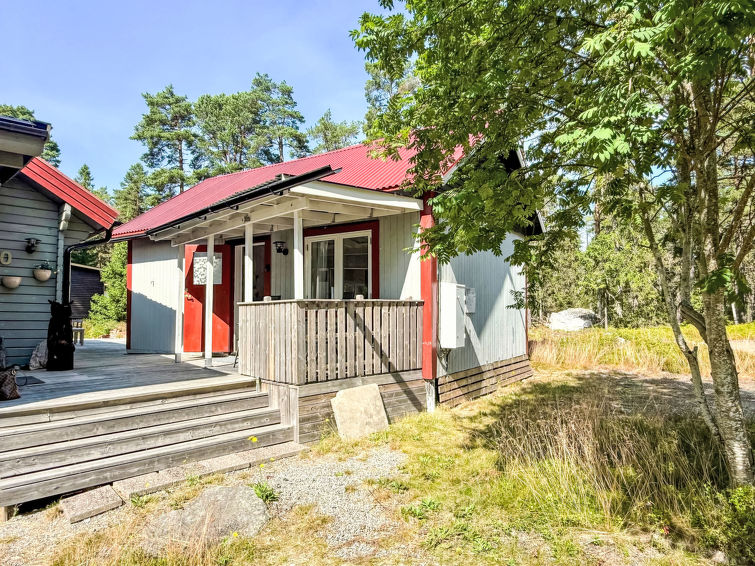 Vrijstaand vakantiehuis Lugnet aan het strand in Hölick in Hölick