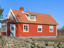 Vrijstaand vakantiehuis in Jämjö, Blekinge – 1 km van zee, tuin & open haard - thumbnail 1