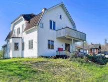 Historisch vakantiehuis Disponentvillan bij meer en bos in Lenhovda - thumbnail 1