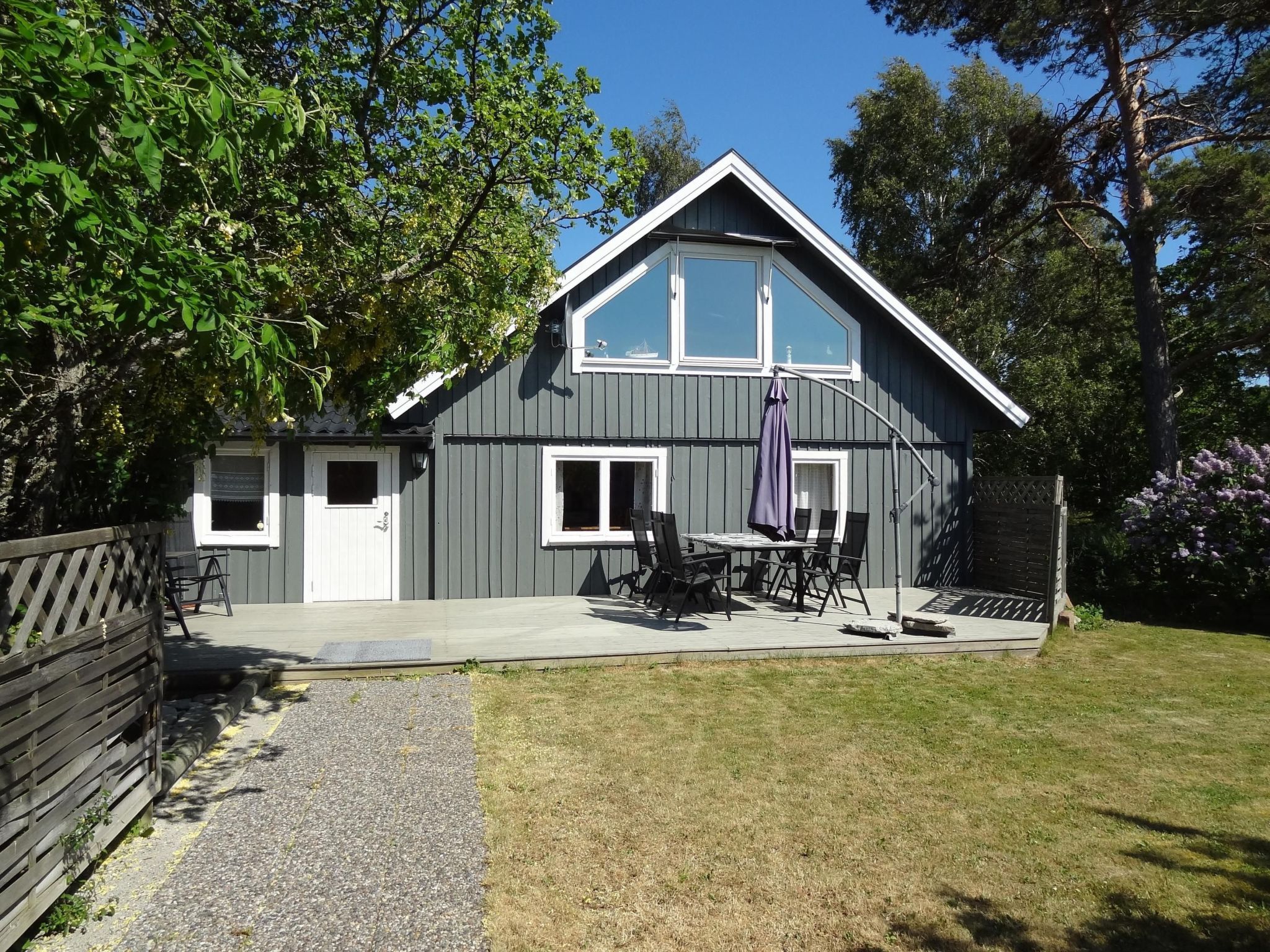 Discover a serene getaway nestled within a nature reserve, mere steps from the sea, in the charming fishing village of Sandvik. Indulge in the perfect retreat where tranquility meets convenience, offe..