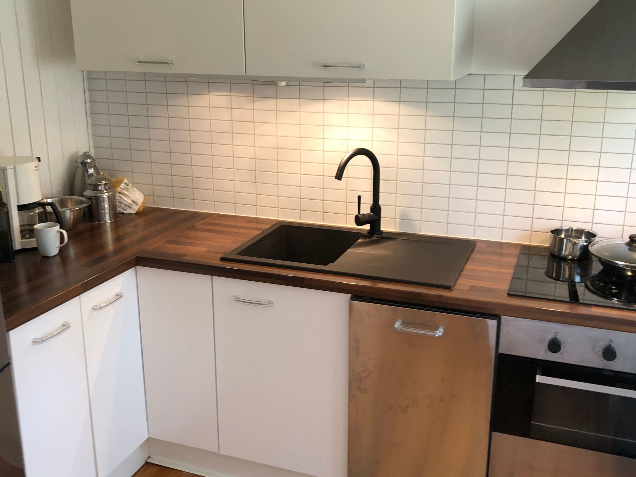 Schönes Ferienhaus mit Garten, Terrasse und Grill-Drinnen