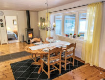 Vrijstaand huis aan het water met eigen tuin en sauna in Småland - thumbnail 3