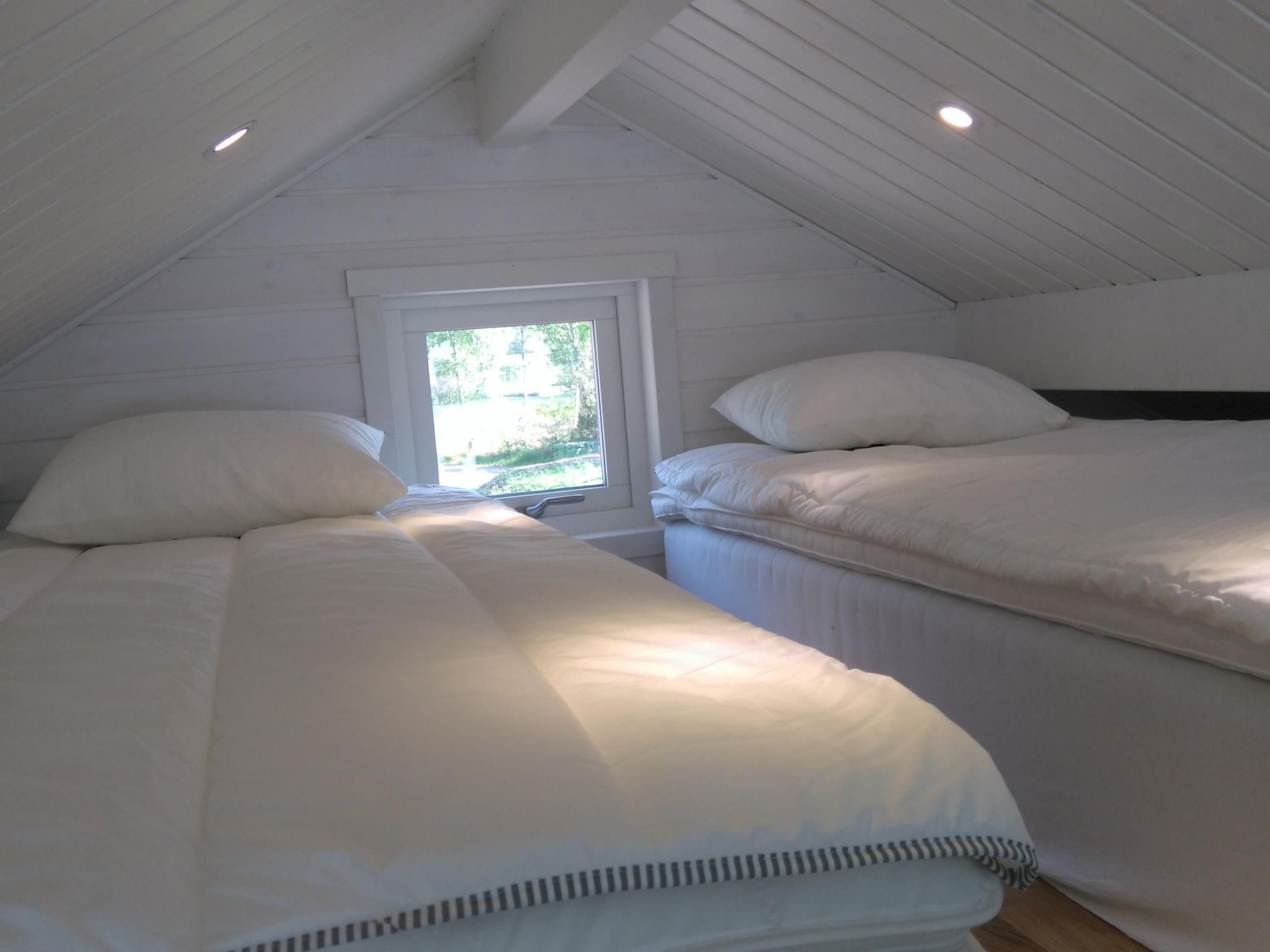 Holzhaus mit Terrasse, direkt an einer Bucht-Binnen