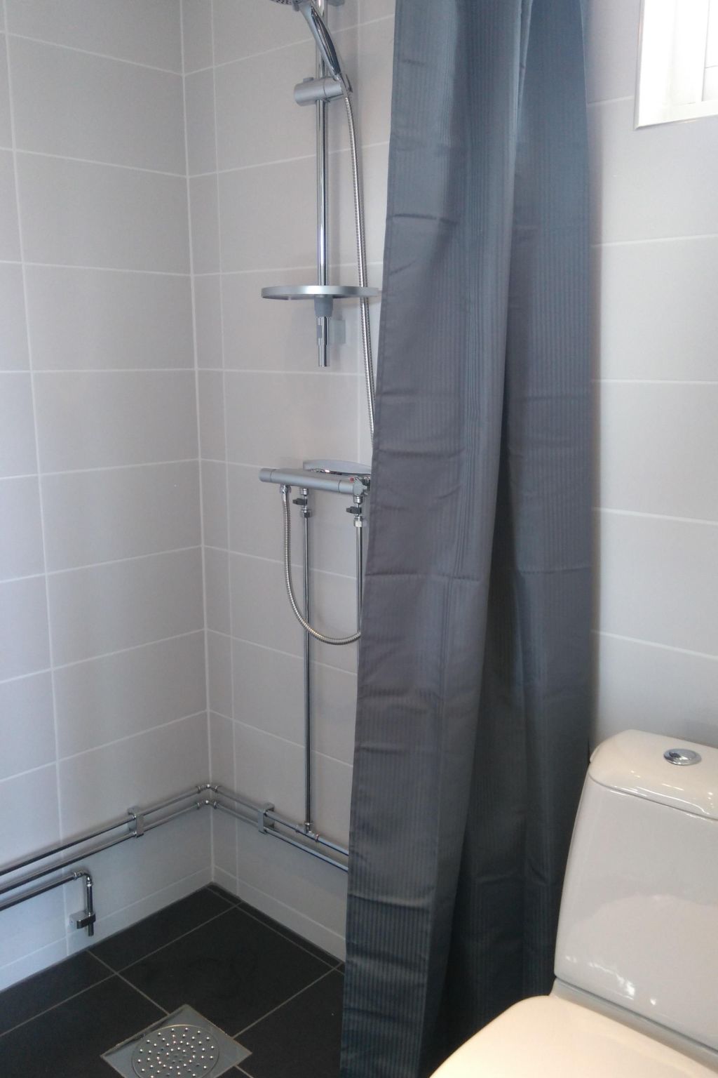 Holzhaus mit Terrasse, direkt an einer Bucht-Binnen