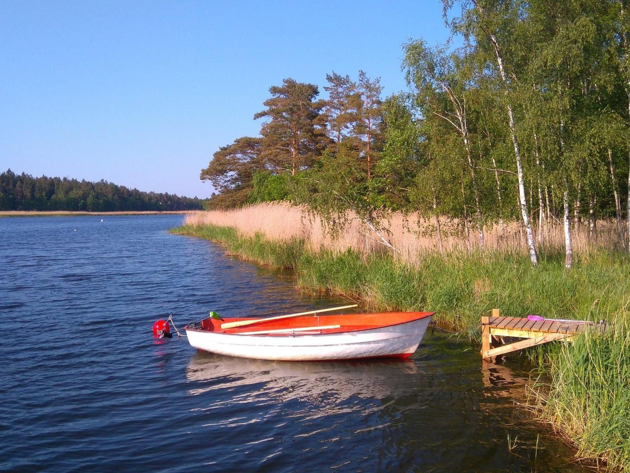Holzhaus mit Terrasse, direkt an einer Bucht-Binnen
