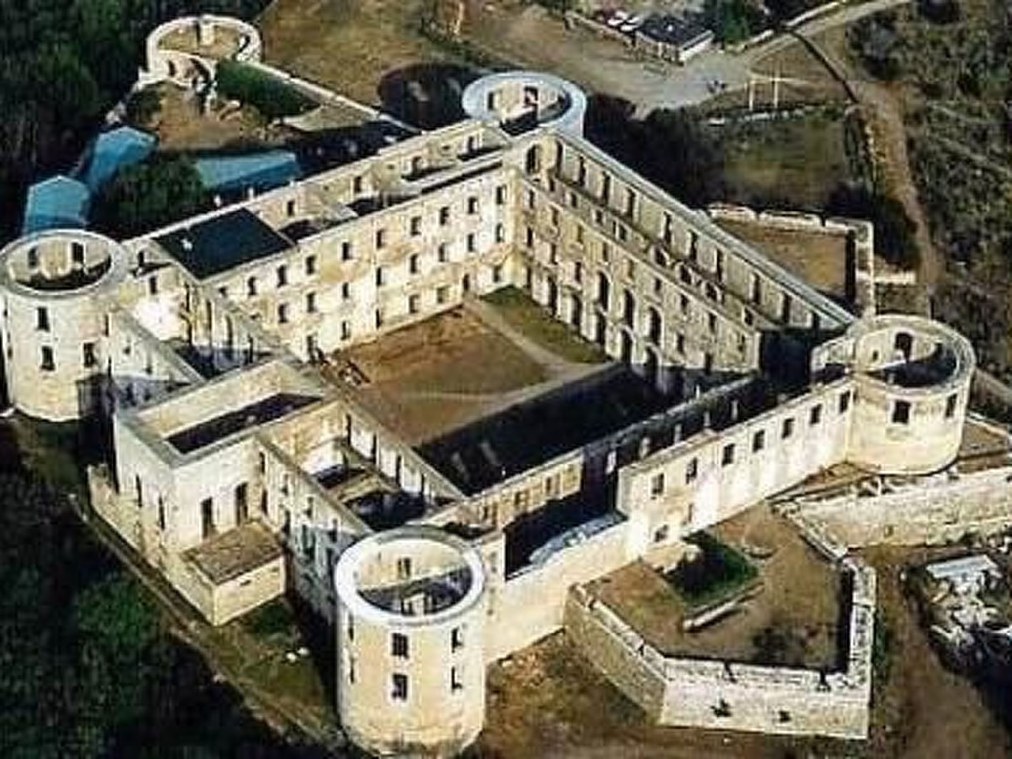 Holzhaus mit Terrasse, direkt an einer Bucht-Binnen