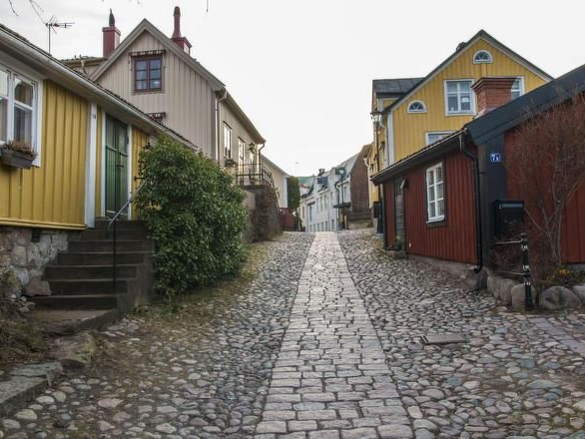 Holzhaus mit Terrasse, direkt an einer Bucht-Binnen