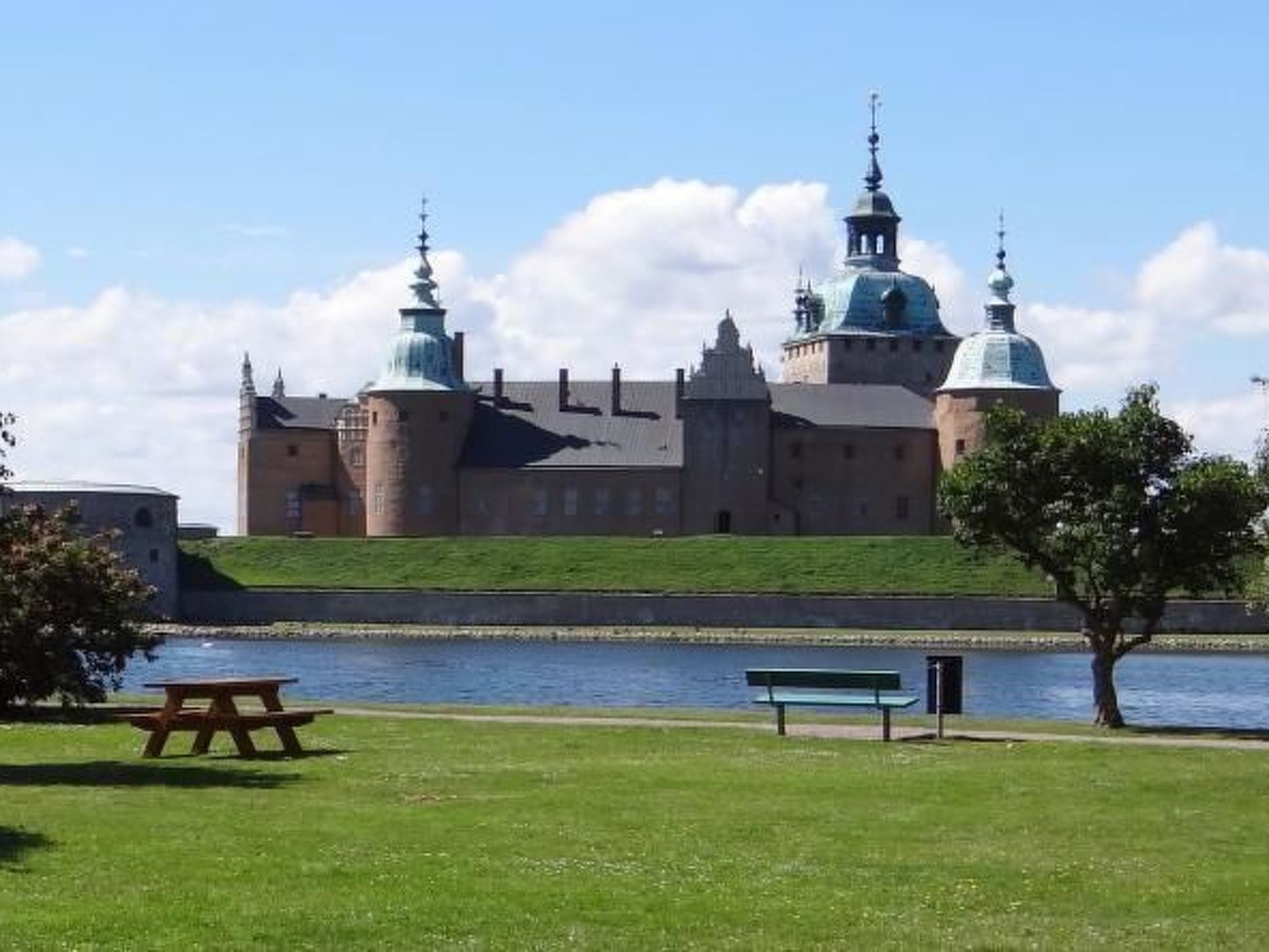 Holzhaus mit Terrasse, direkt an einer Bucht-Binnen