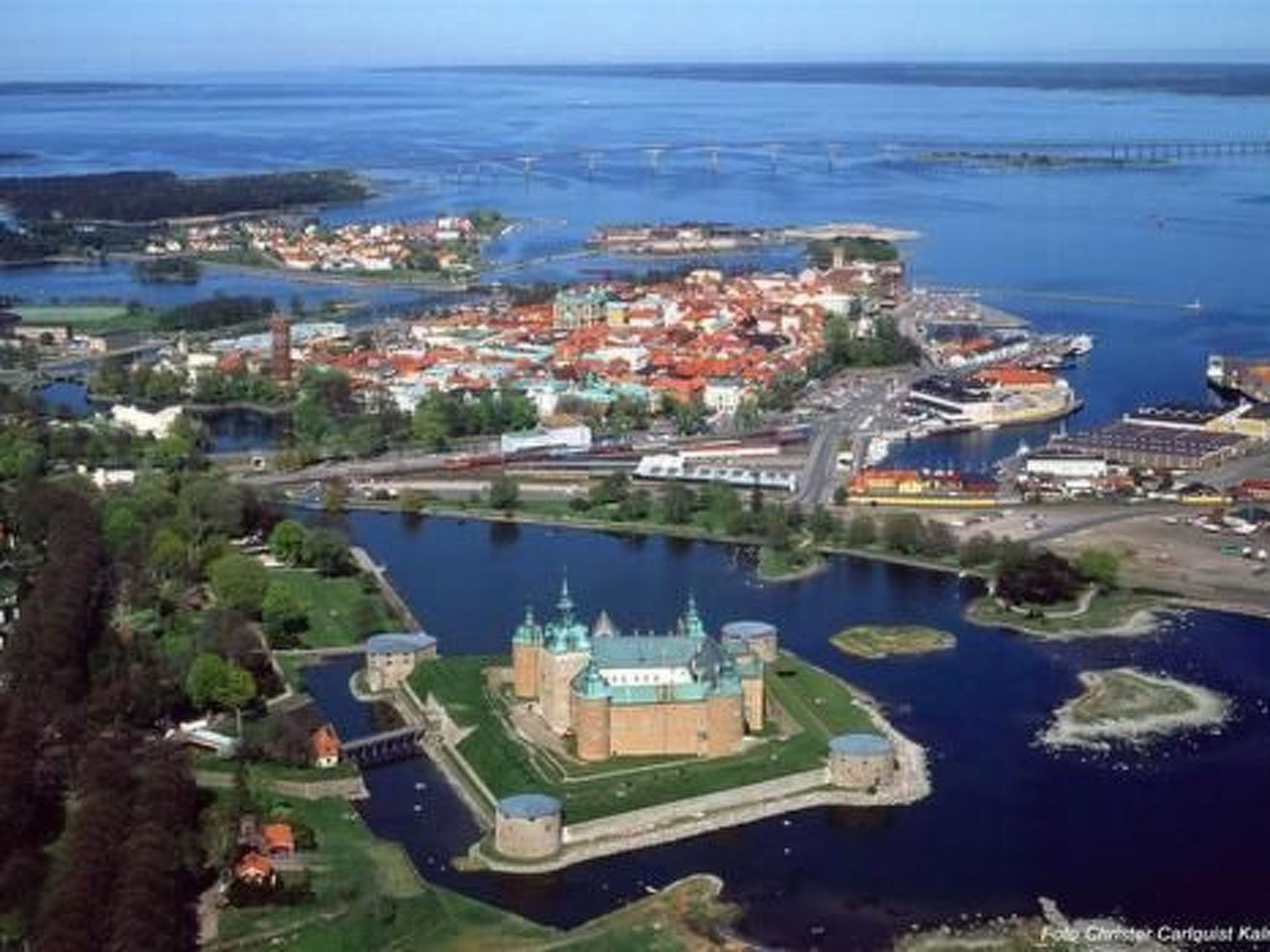 Holzhaus mit Terrasse, direkt an einer Bucht-Binnen