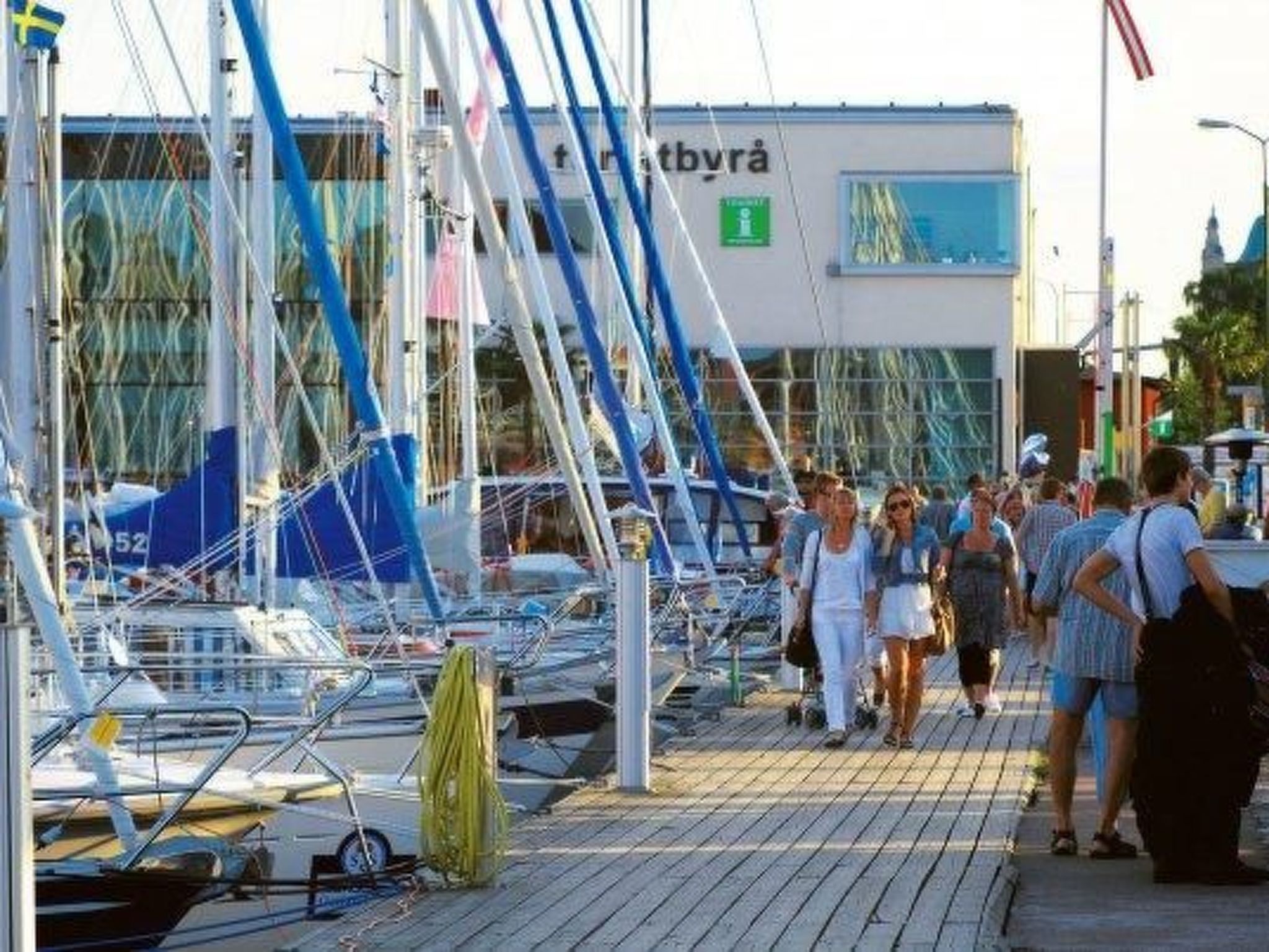 Holzhaus mit Terrasse, direkt an einer Bucht-Binnen