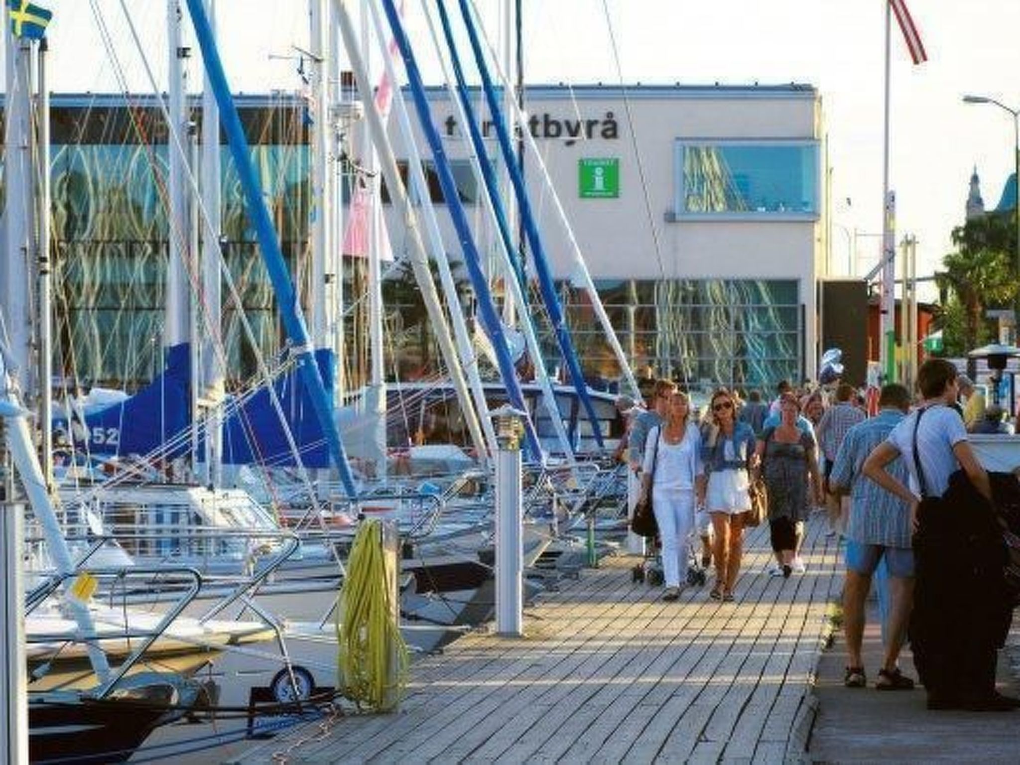 In Drag mit Möblierter Terrasse-Binnen