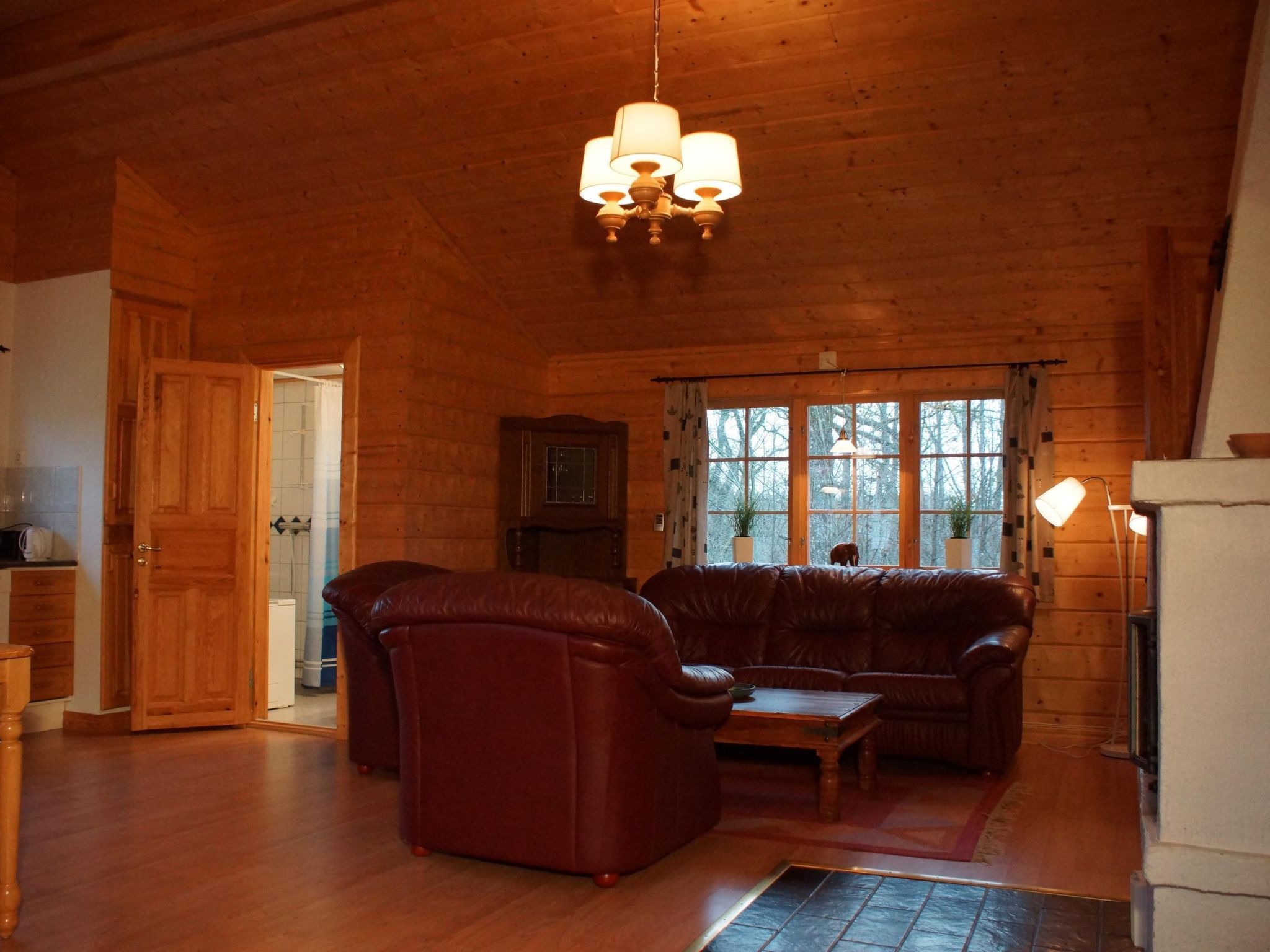 Charmantes Holzhaus mit Nebengebäude - Image 4
