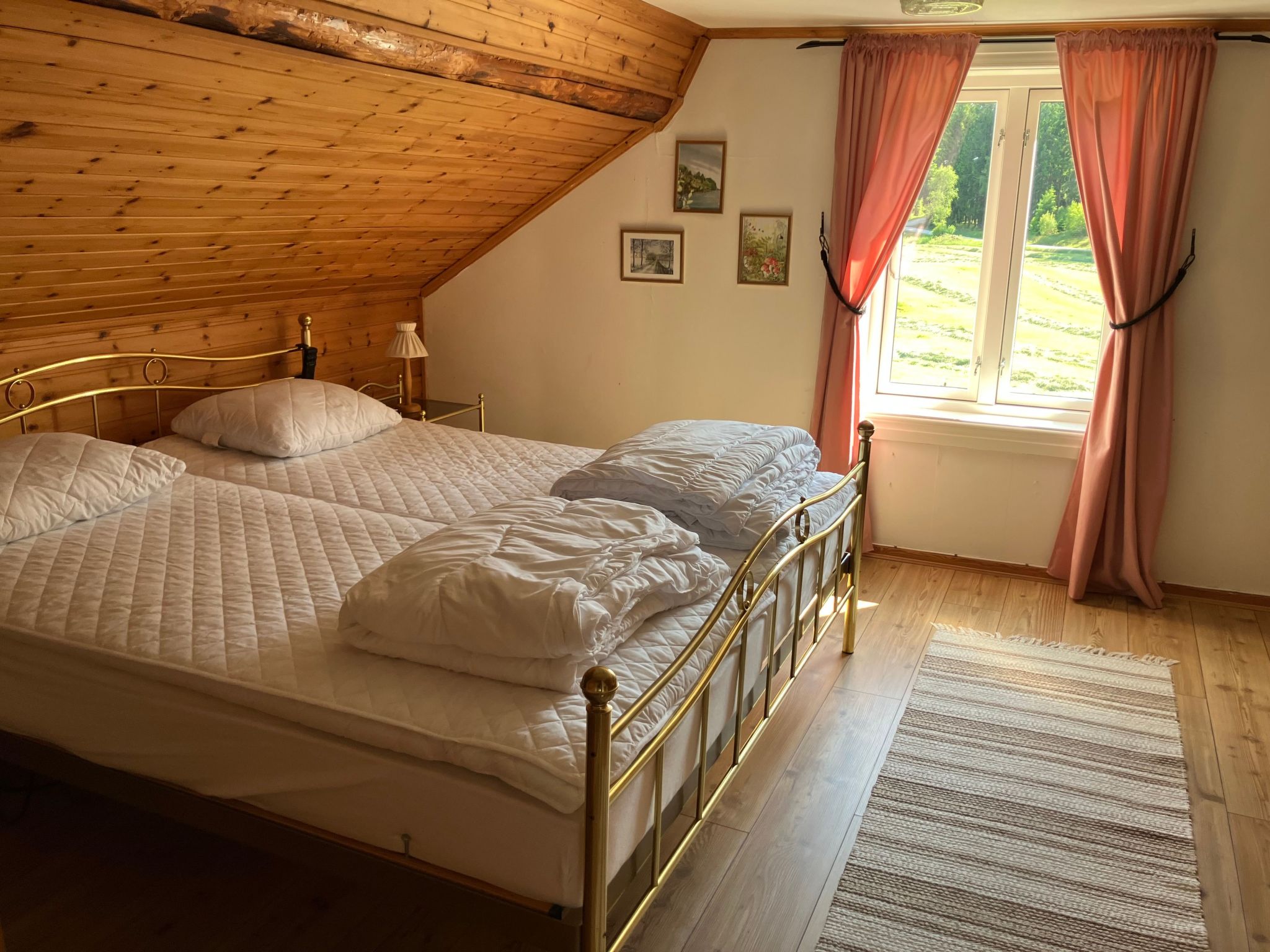 Charmantes Holzhaus mit eigenem Ruderboot-Binnen