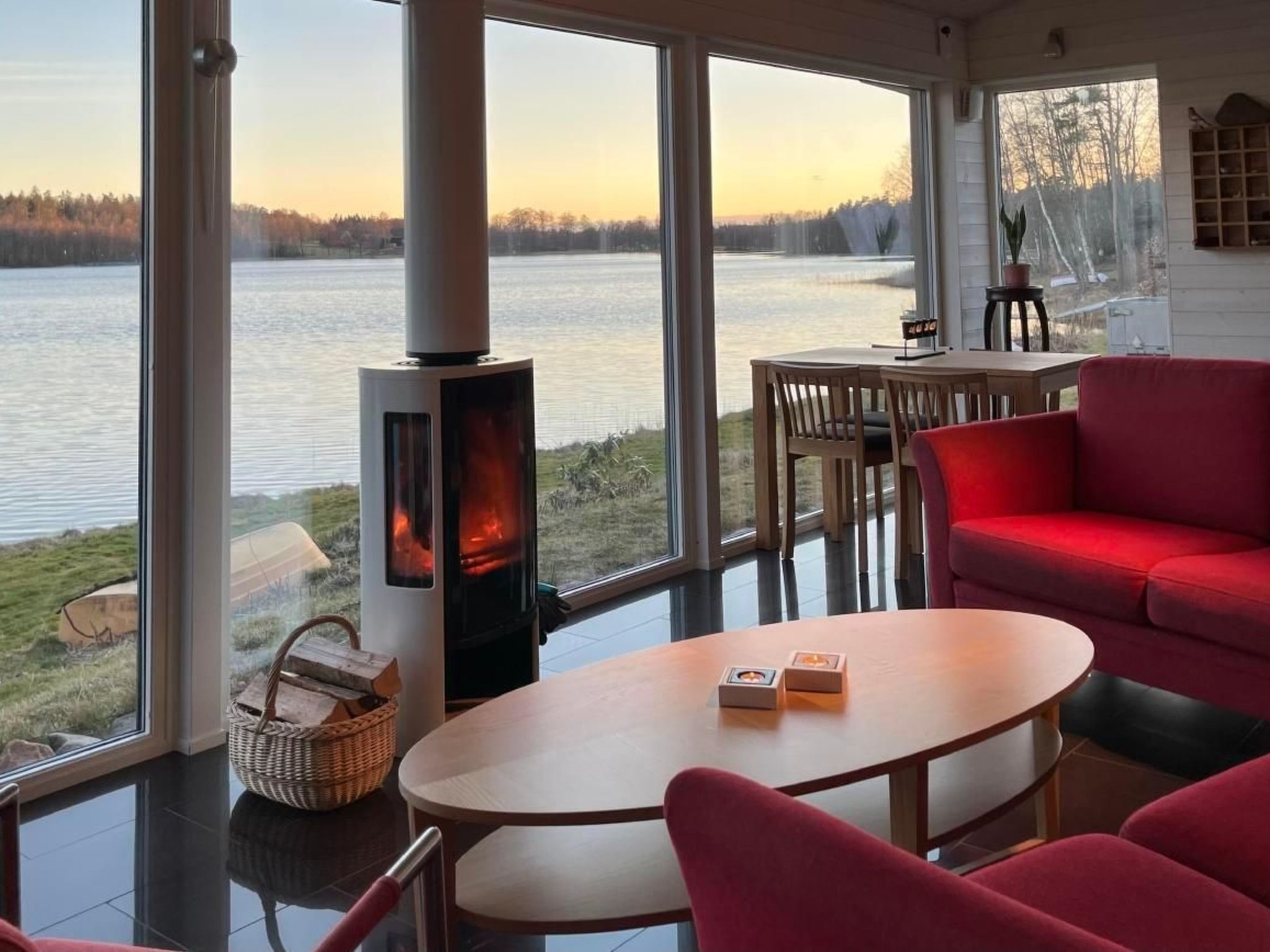 Villa "Vitasjö" mit Terrasse, Grill und Garten-Binnen