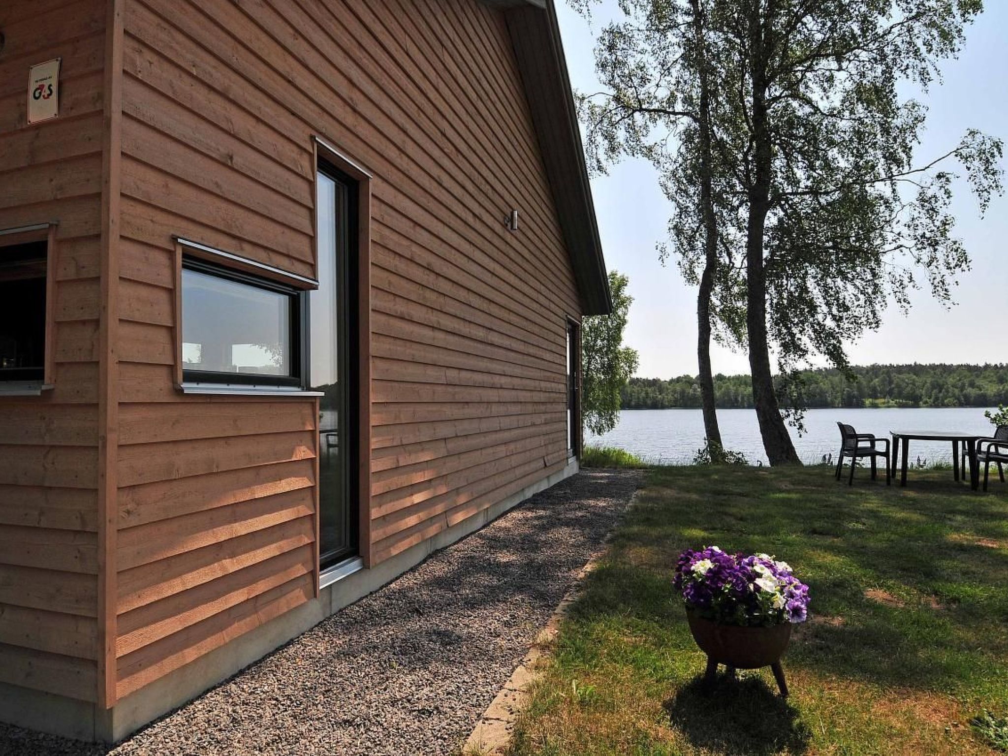 Villa "Vitasjö" mit Terrasse, Grill und Garten-Buiten