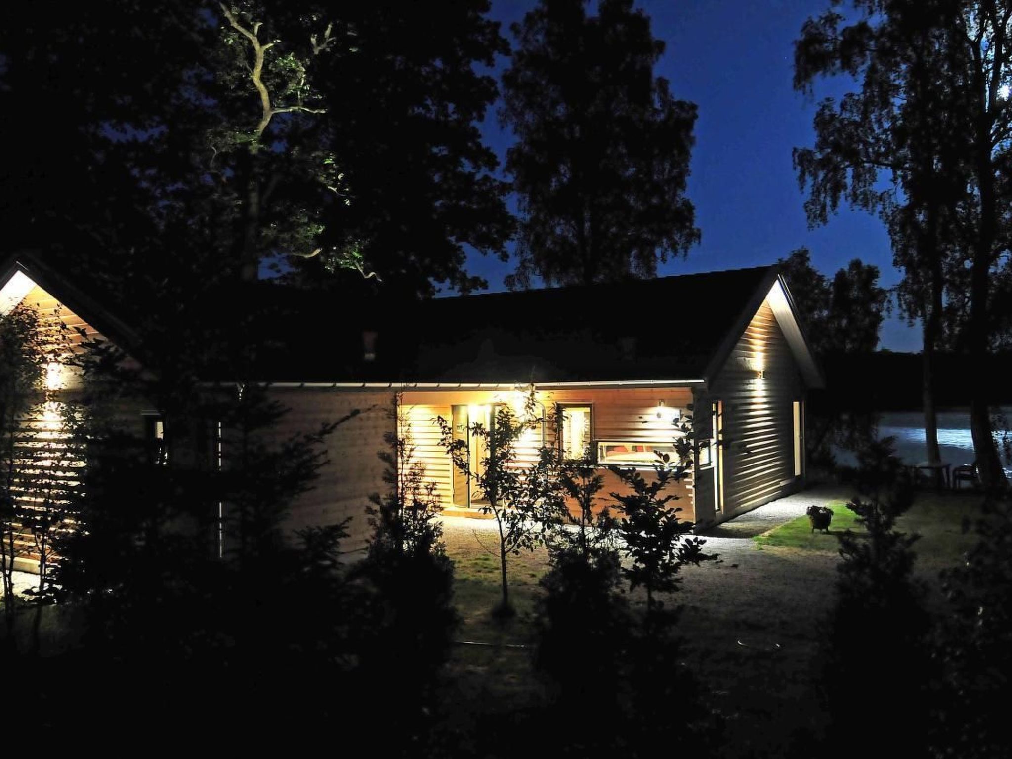 Villa "Vitasjö" mit Terrasse, Grill und Garten-Buiten