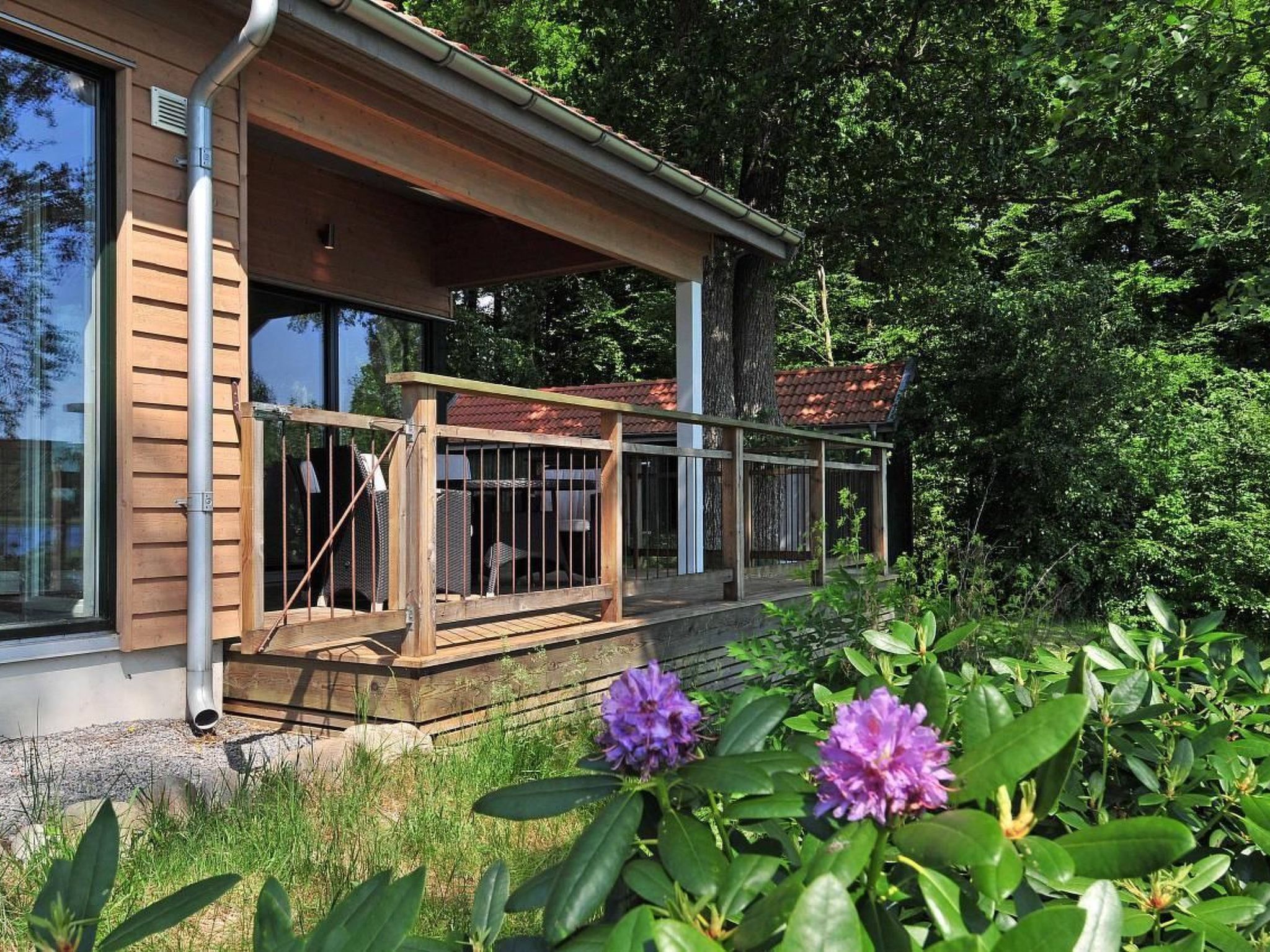 Villa "Vitasjö" mit Terrasse, Grill und Garten-Buiten