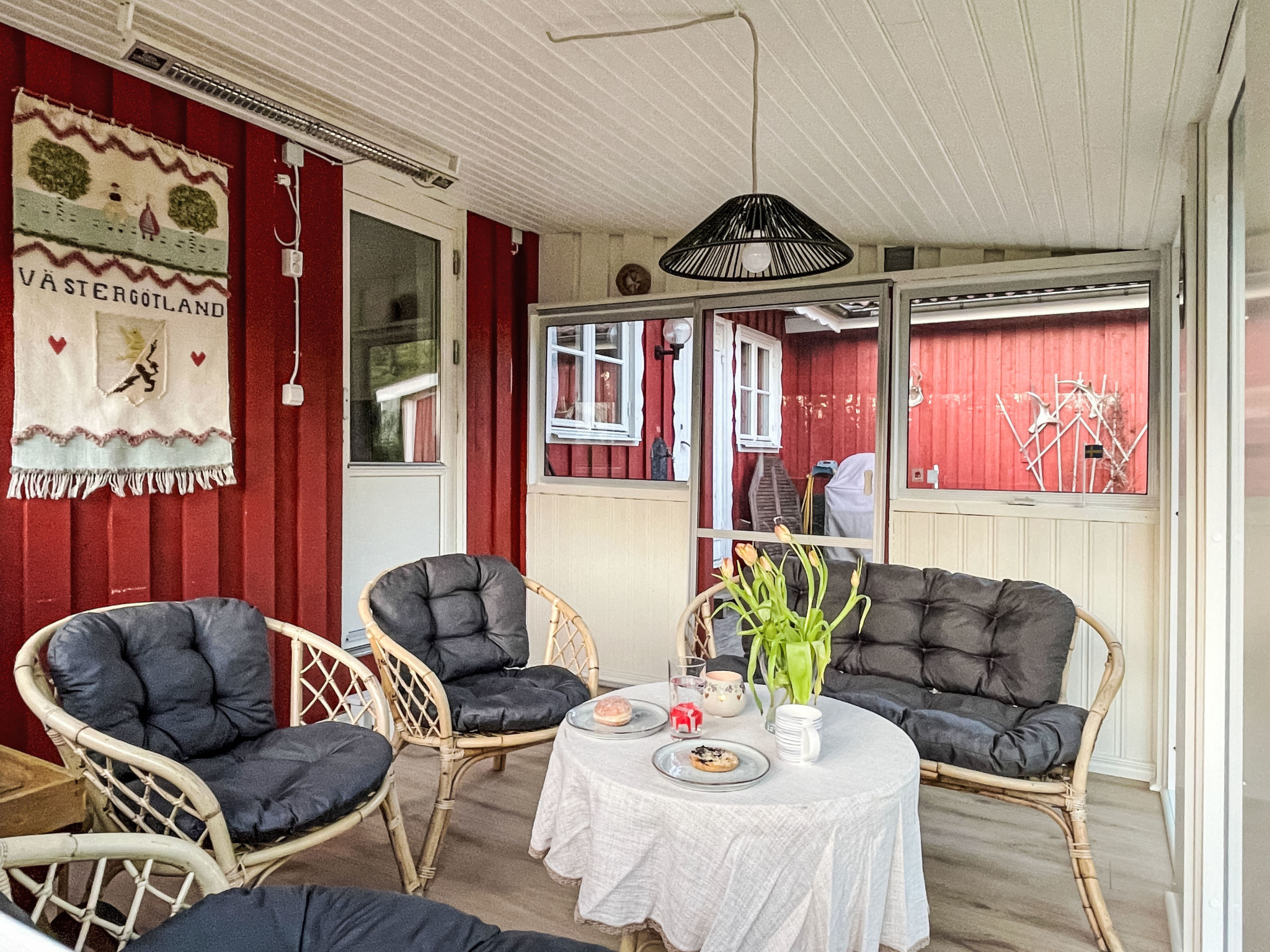 Idyllisch gelegenes, ebenerdiges Haus mit Terrasse - Buiten